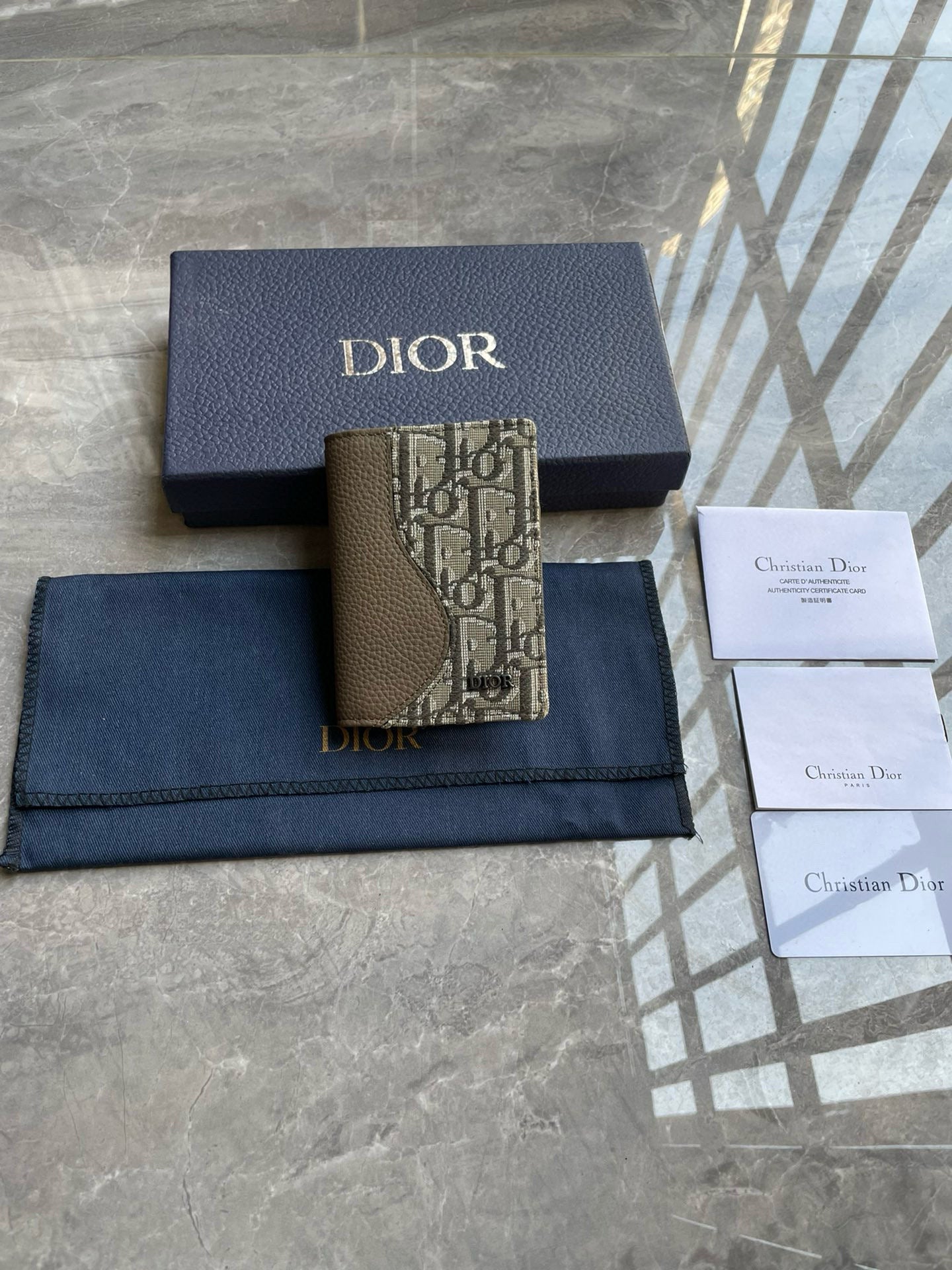 DIOR