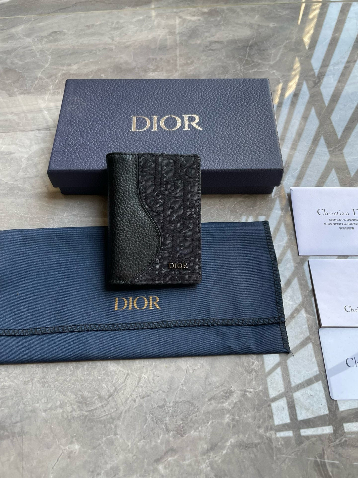DIOR