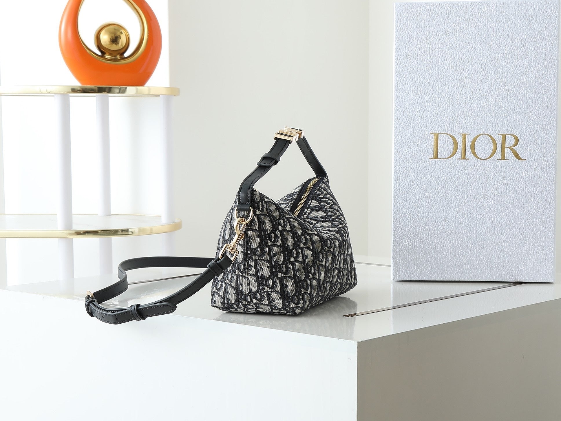 DIOR