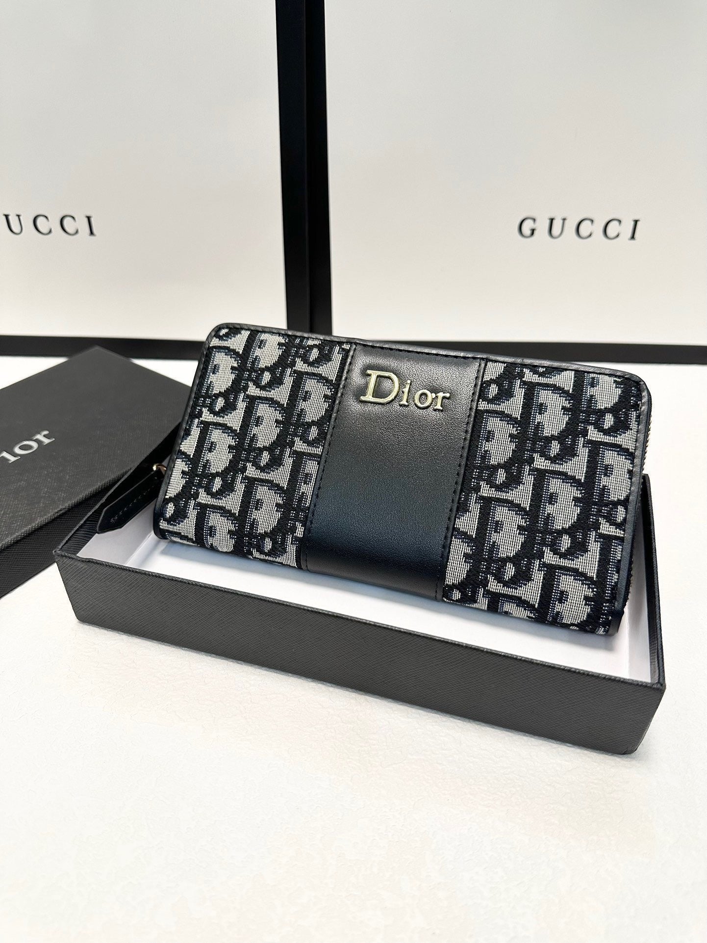 DIOR