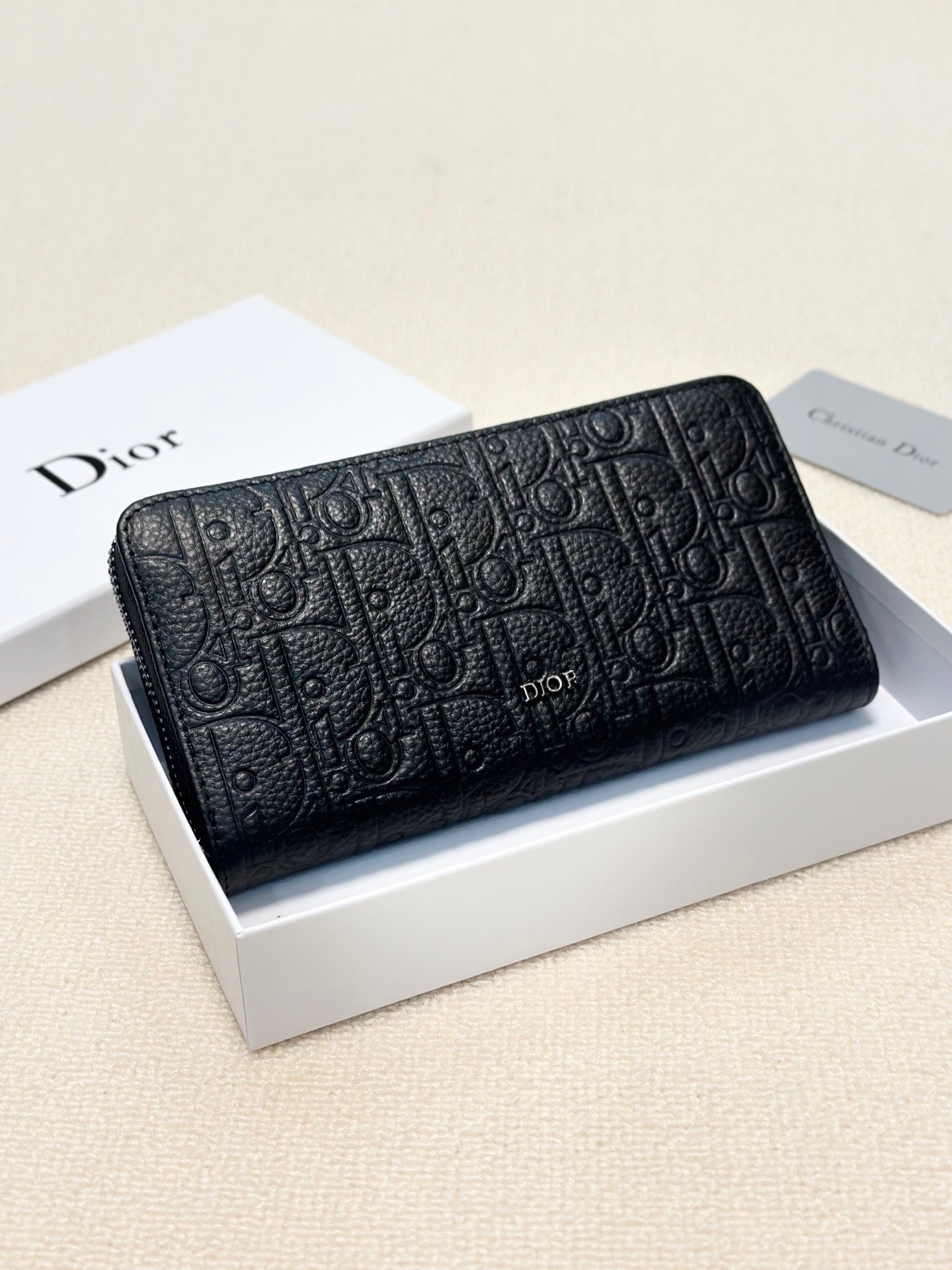 DIOR