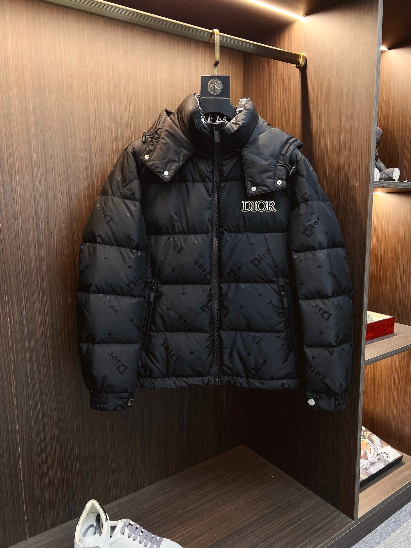 DIOR