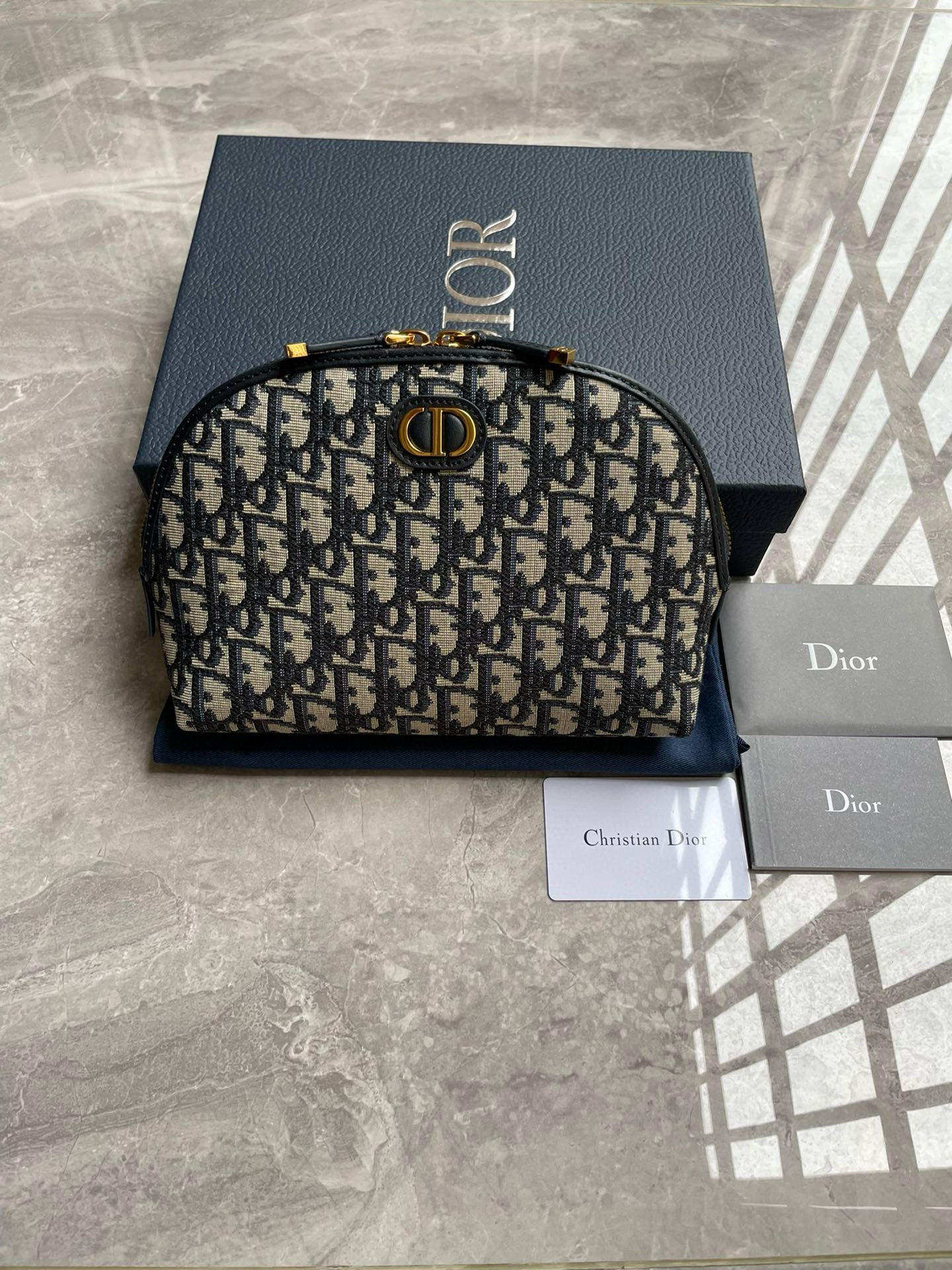 DIOR