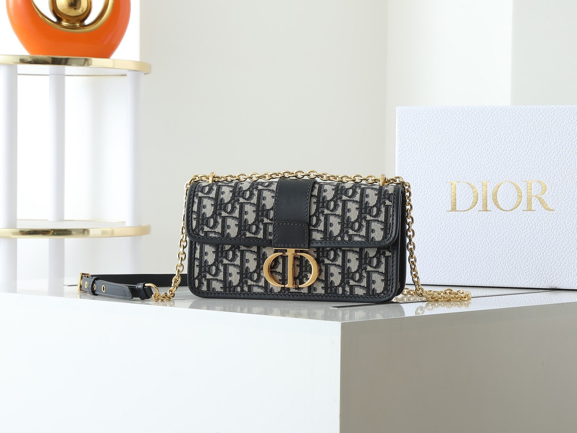 DIOR