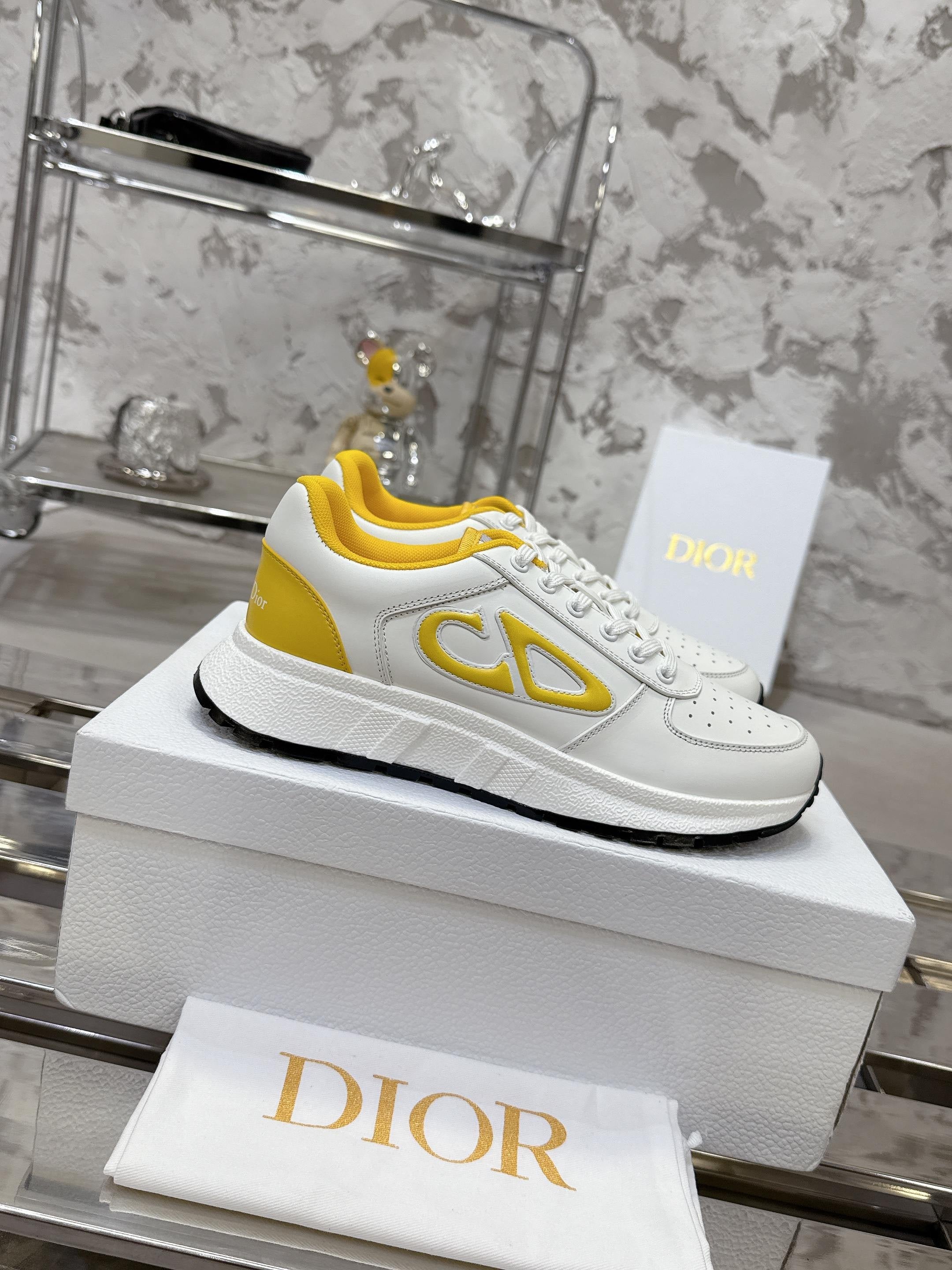 DIOR