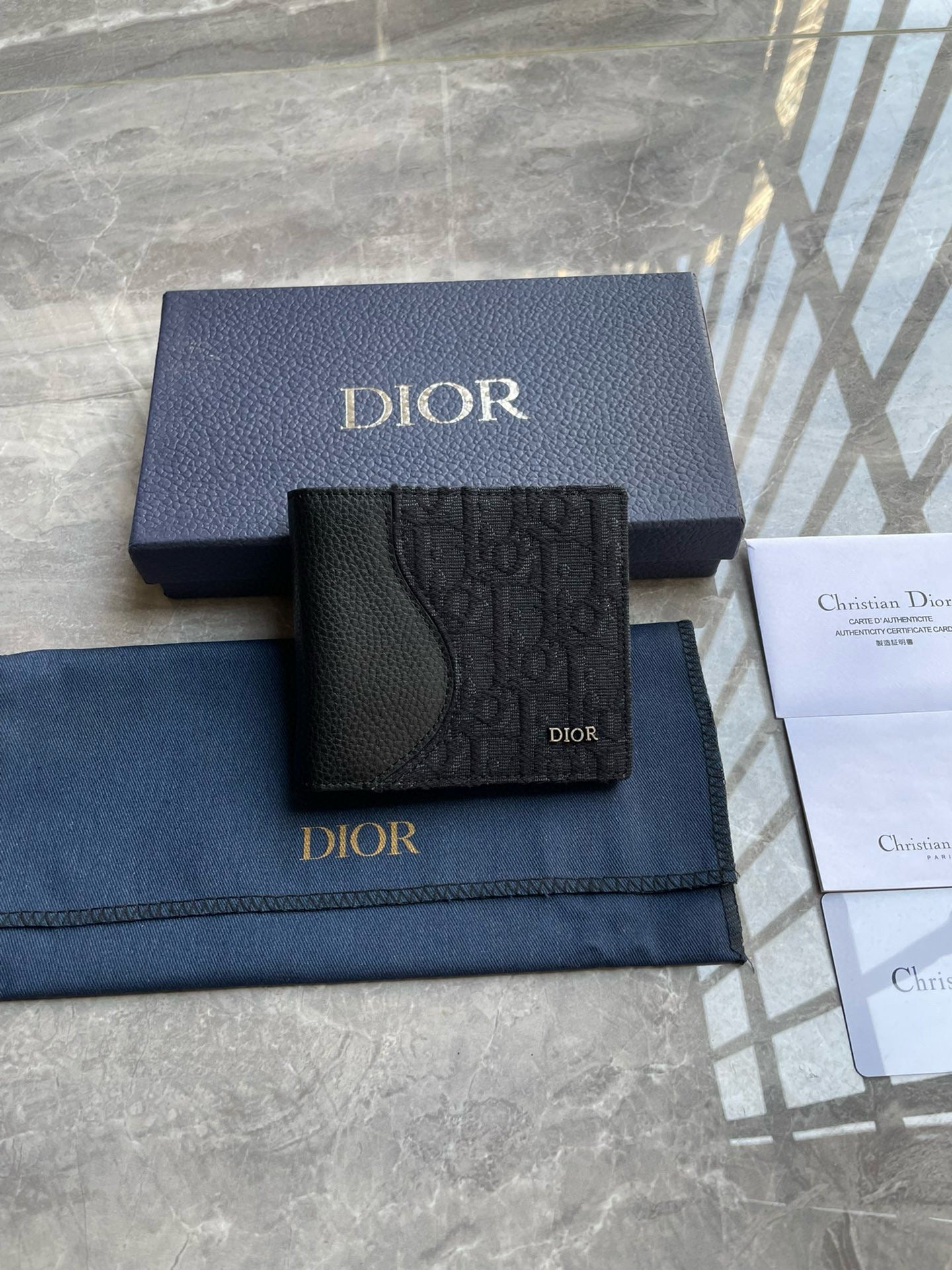 DIOR