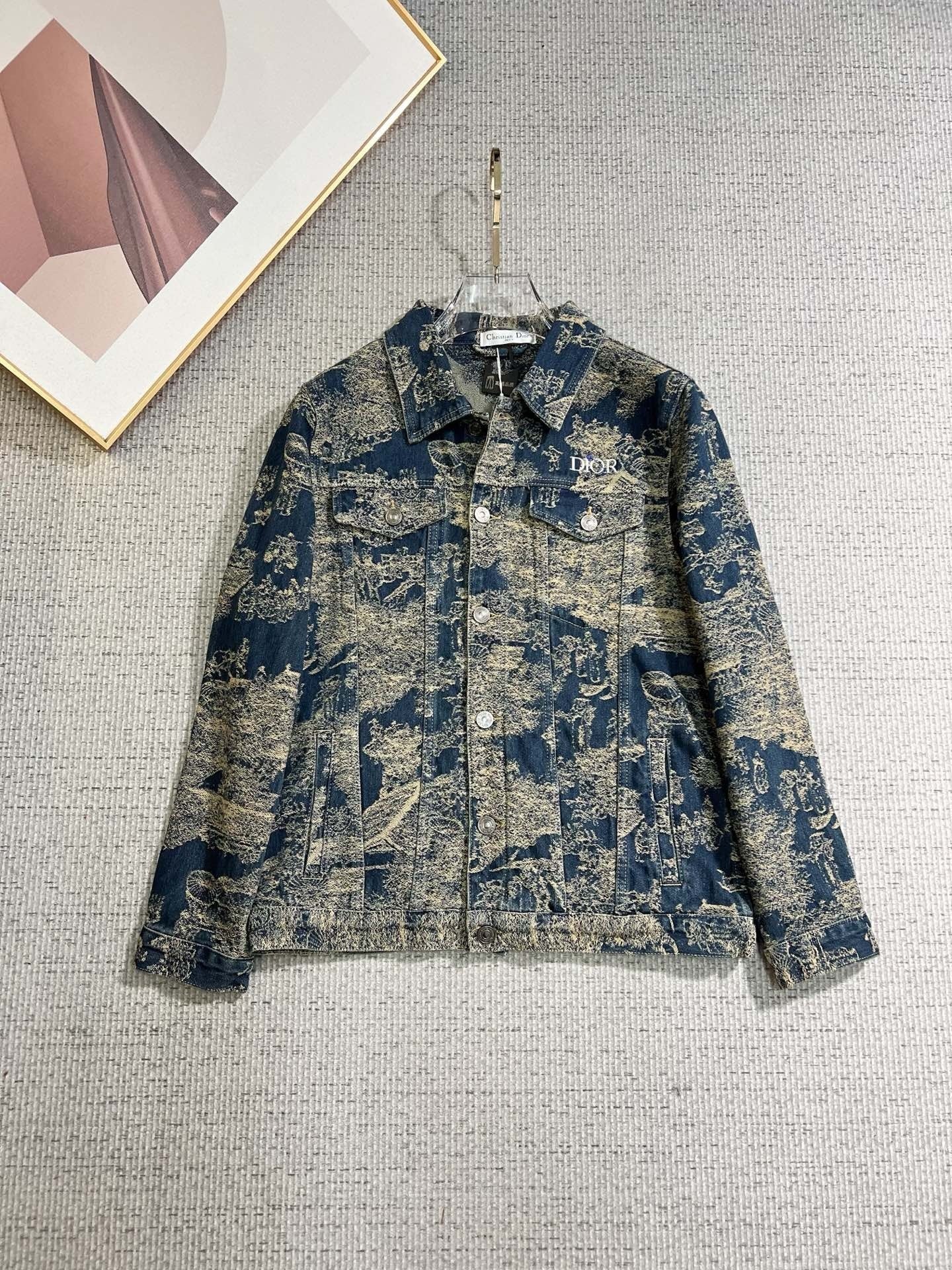 DIOR