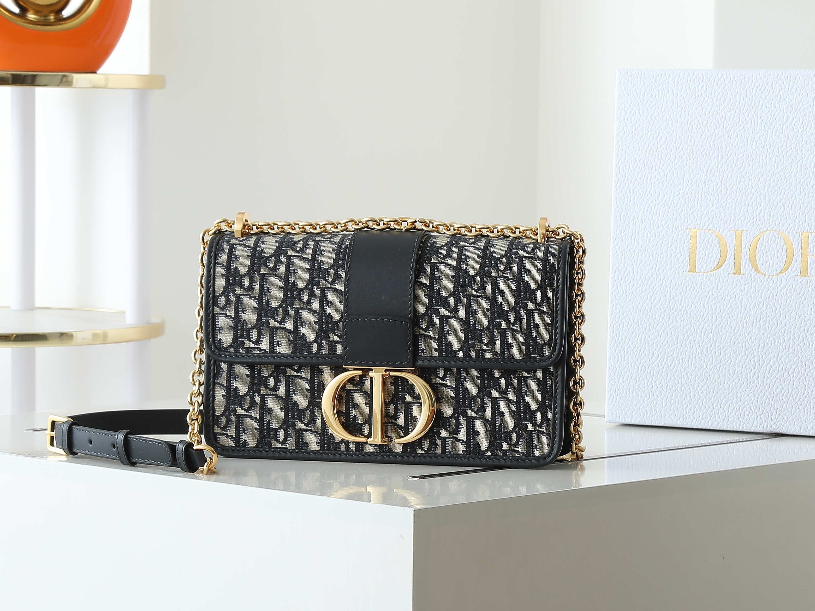 DIOR