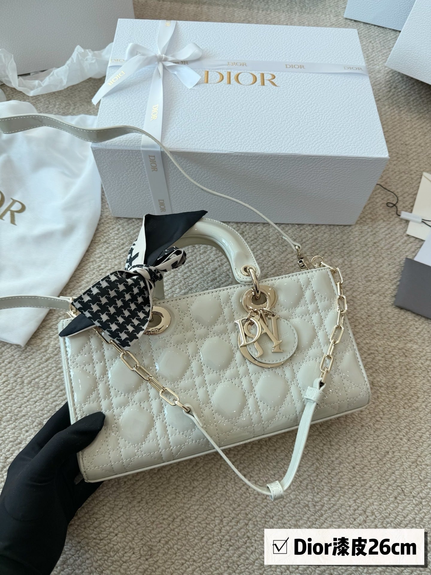 DIOR