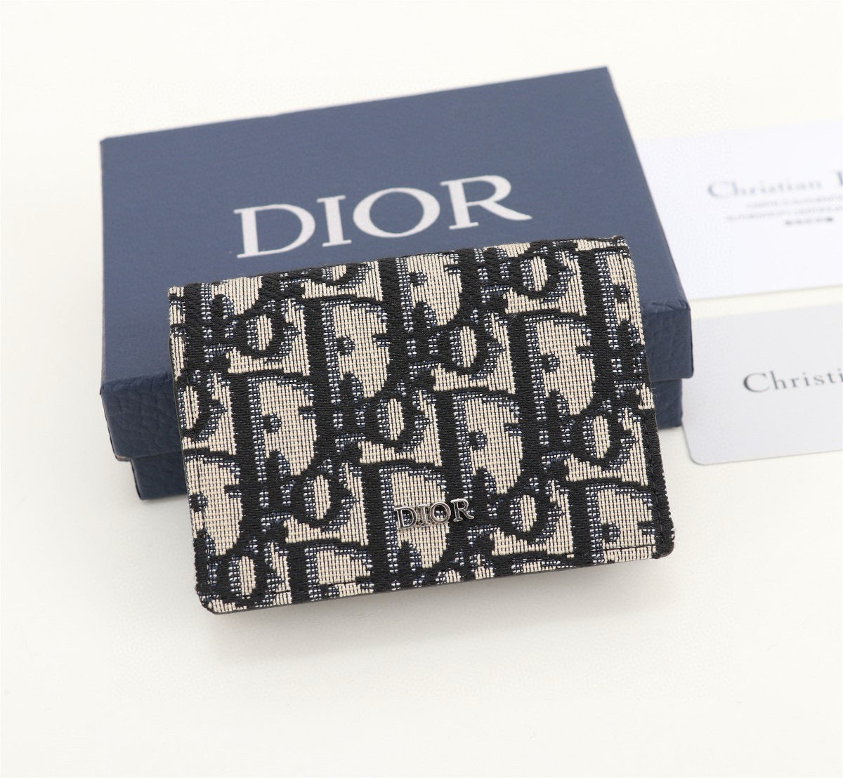 DIOR