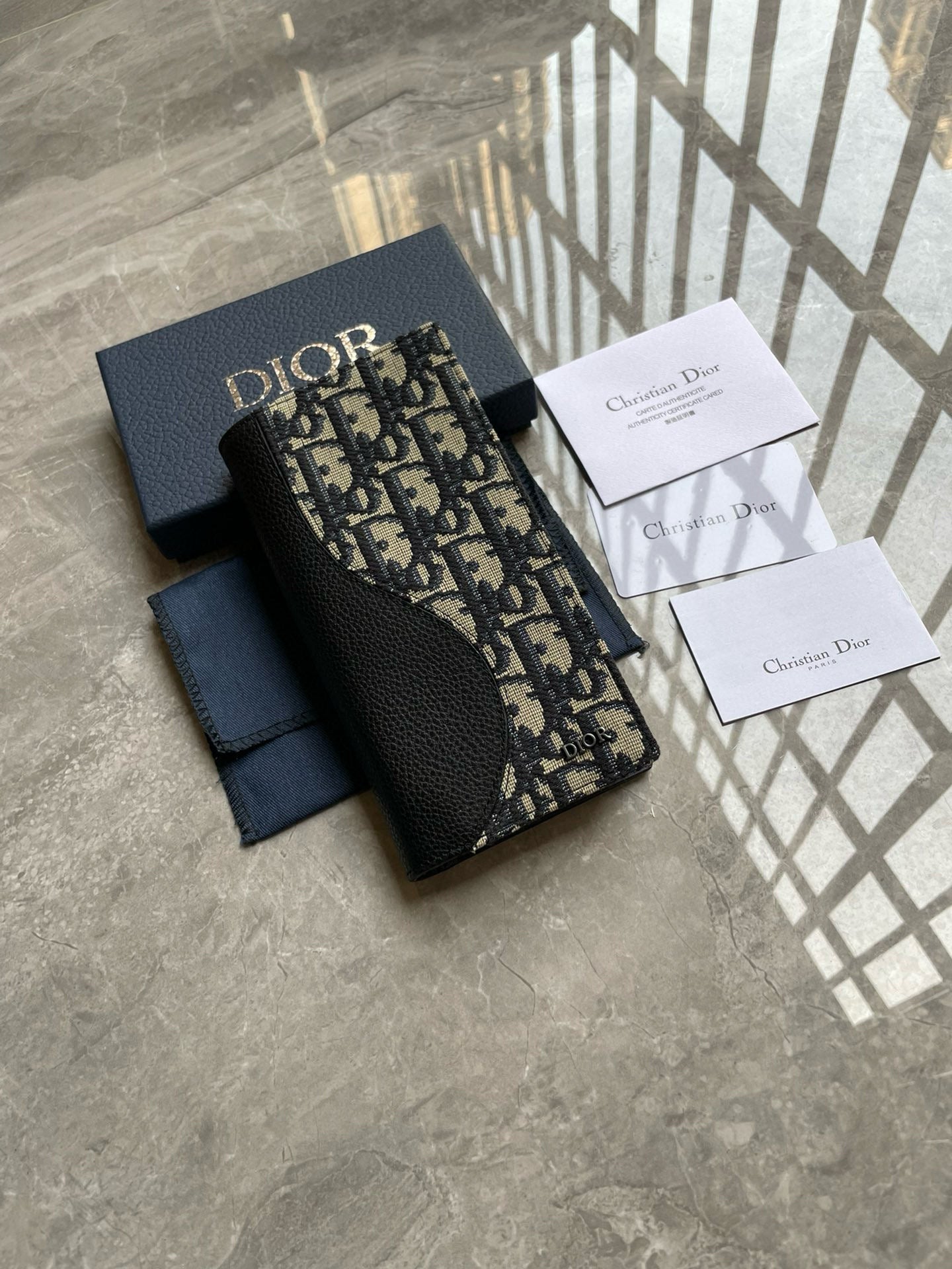 DIOR