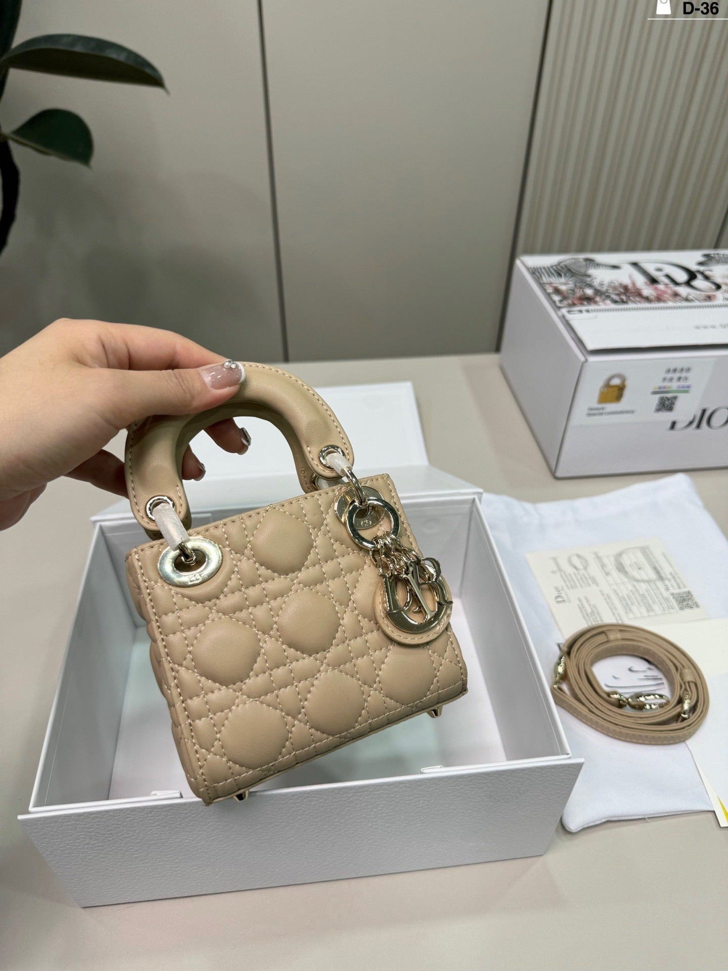 DIOR