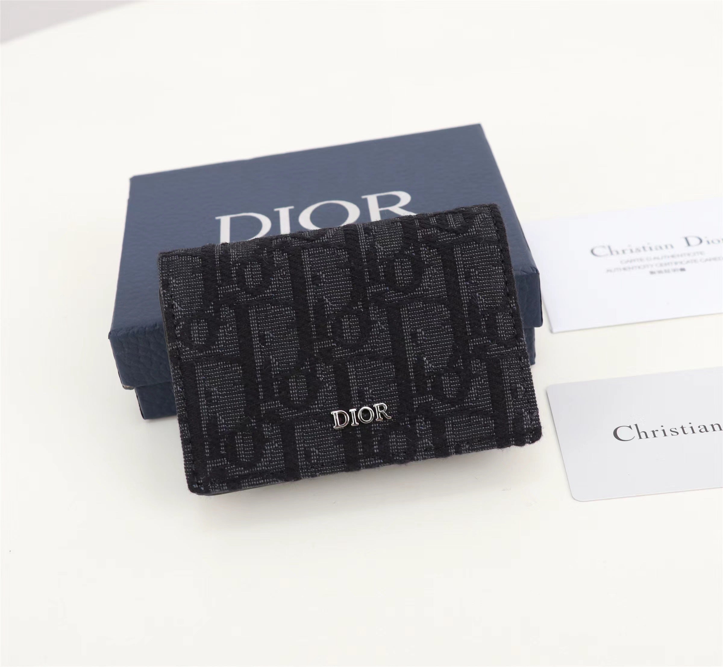 DIOR