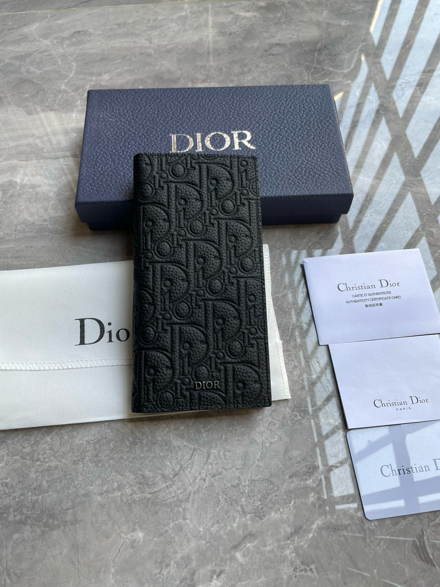 DIOR