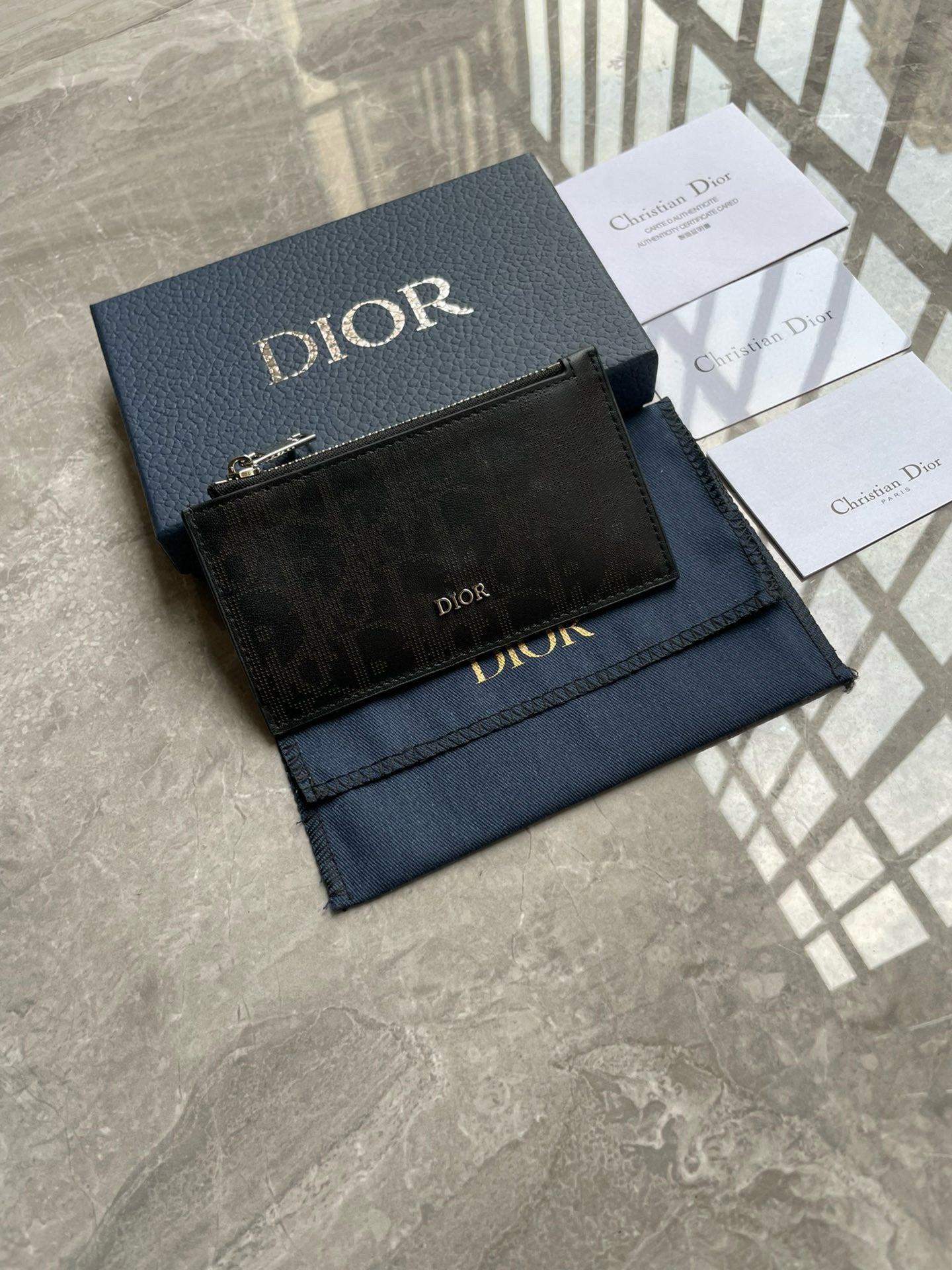 DIOR