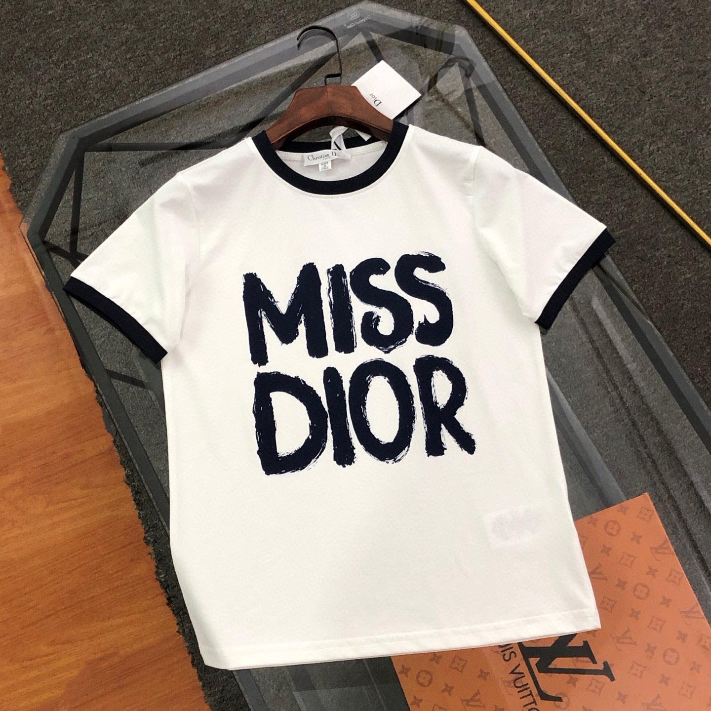 DIOR
