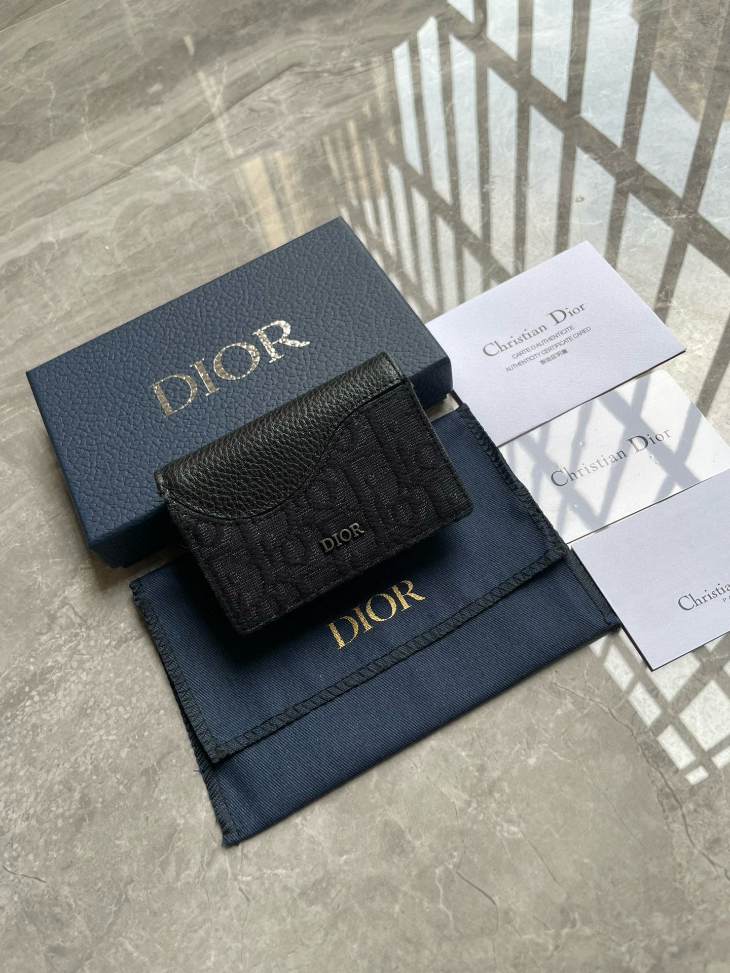 DIOR