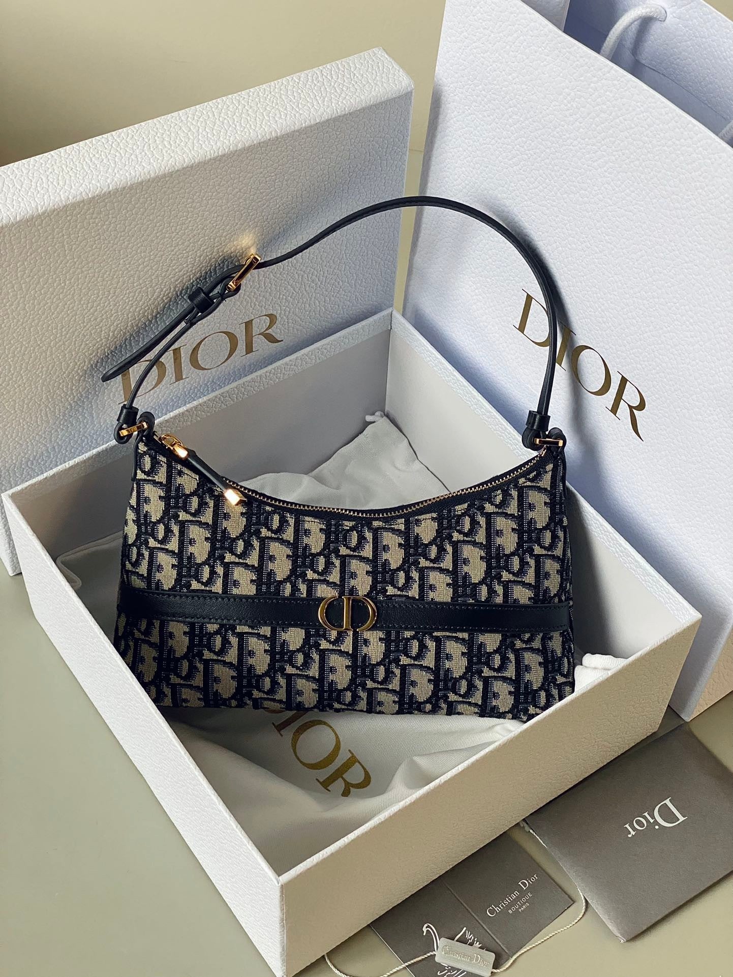 DIOR