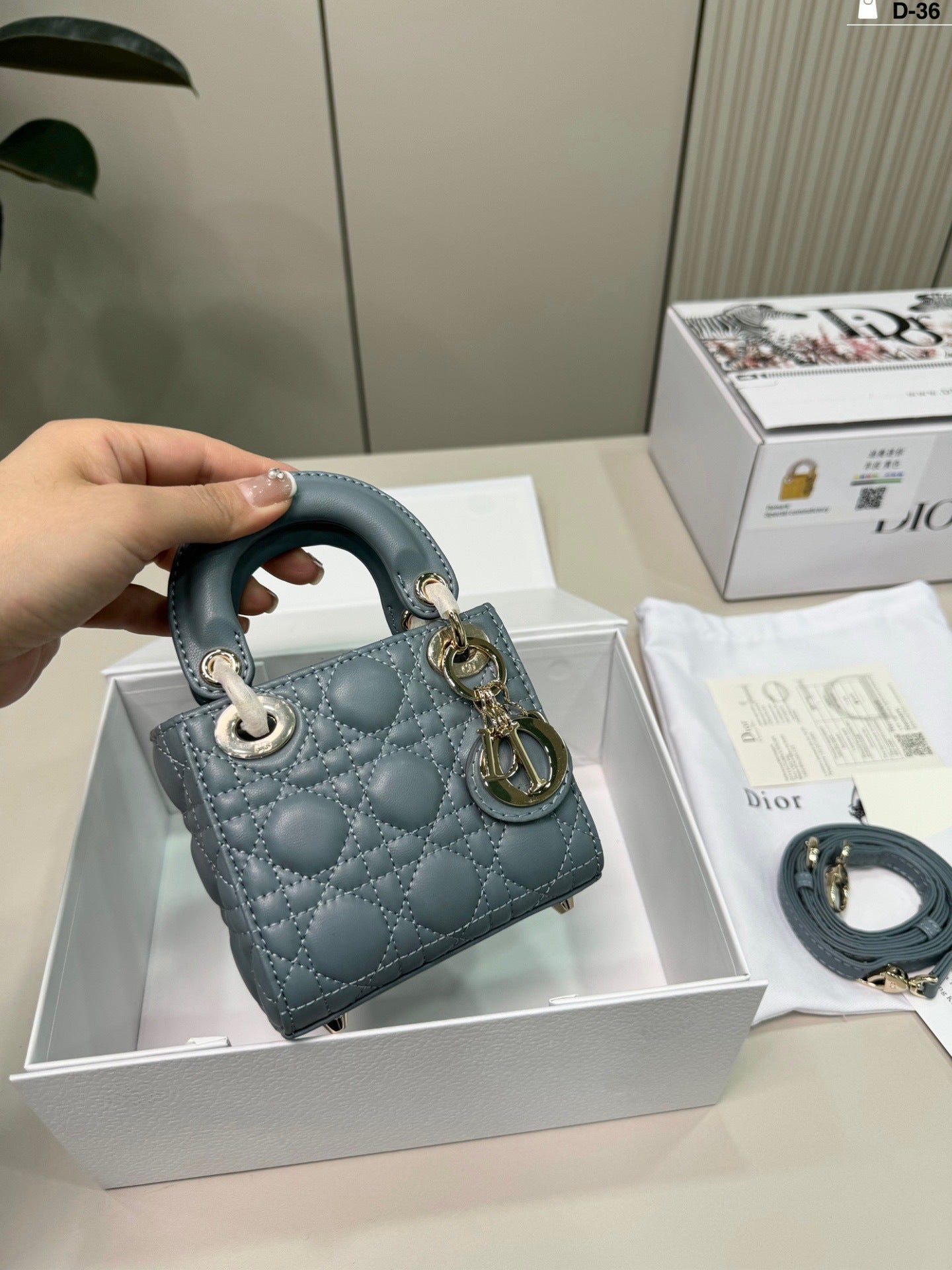 DIOR