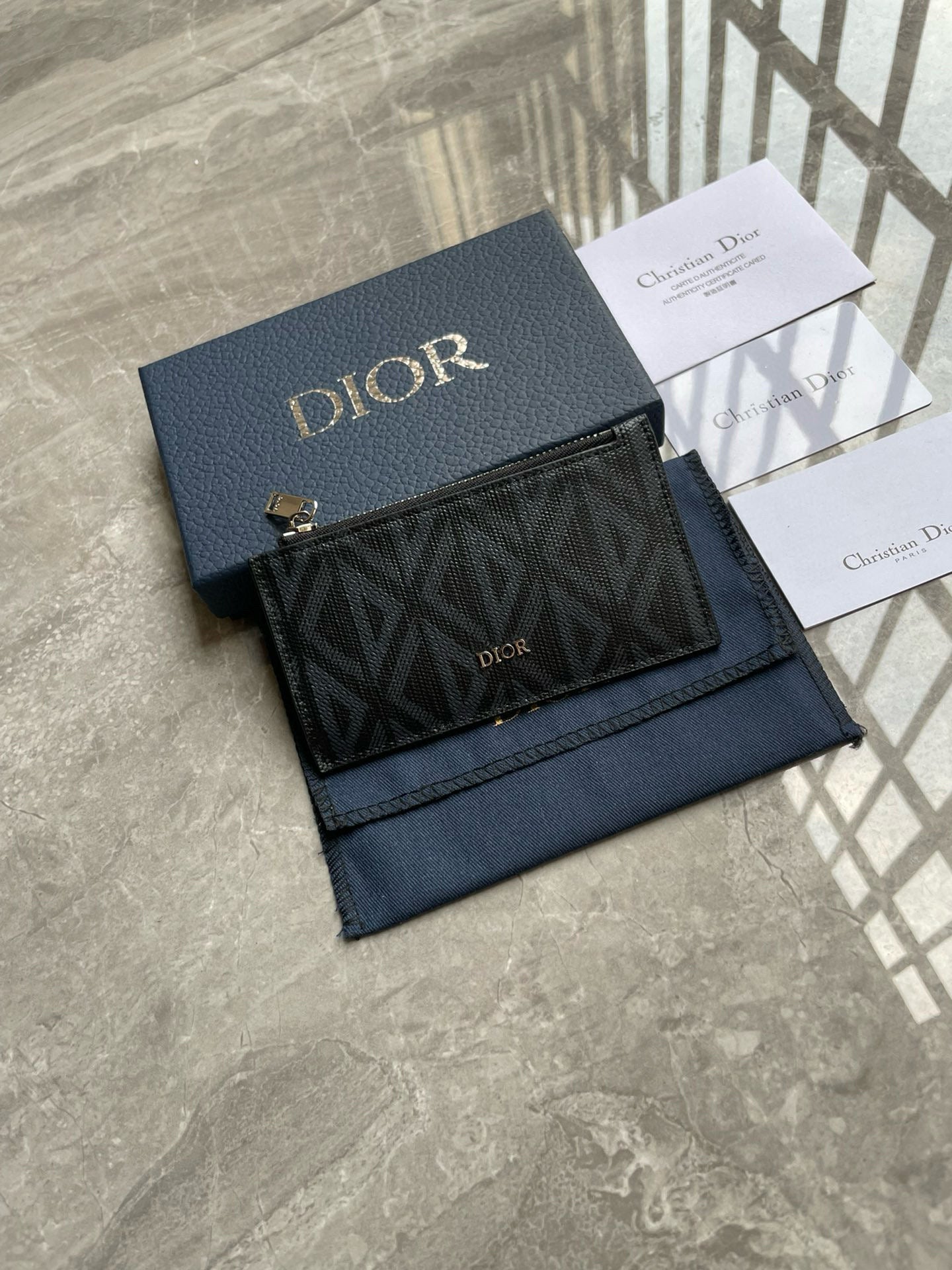 DIOR