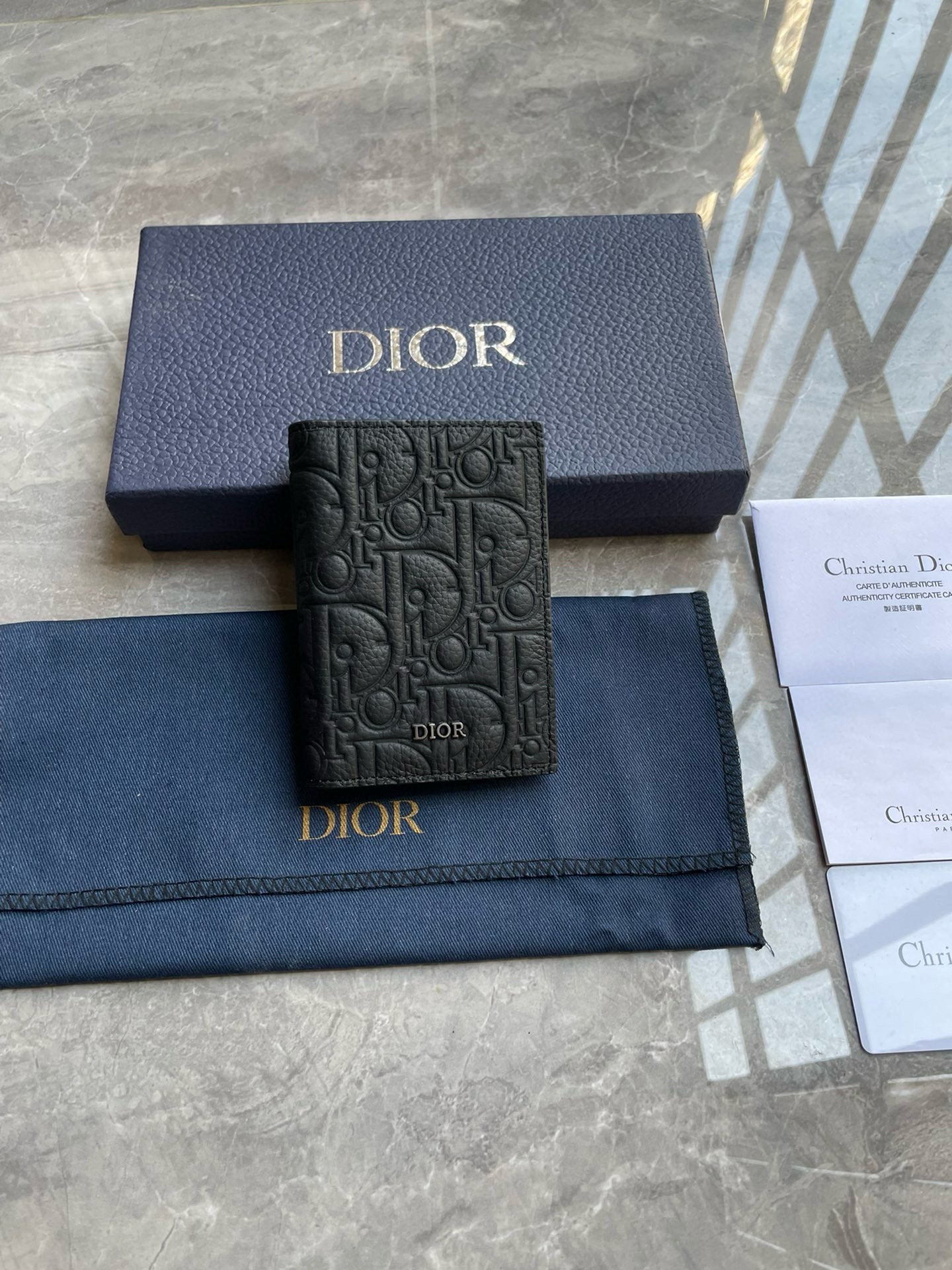 DIOR