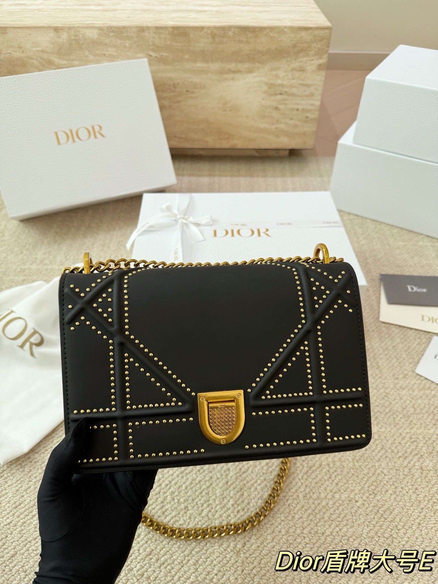 DIOR