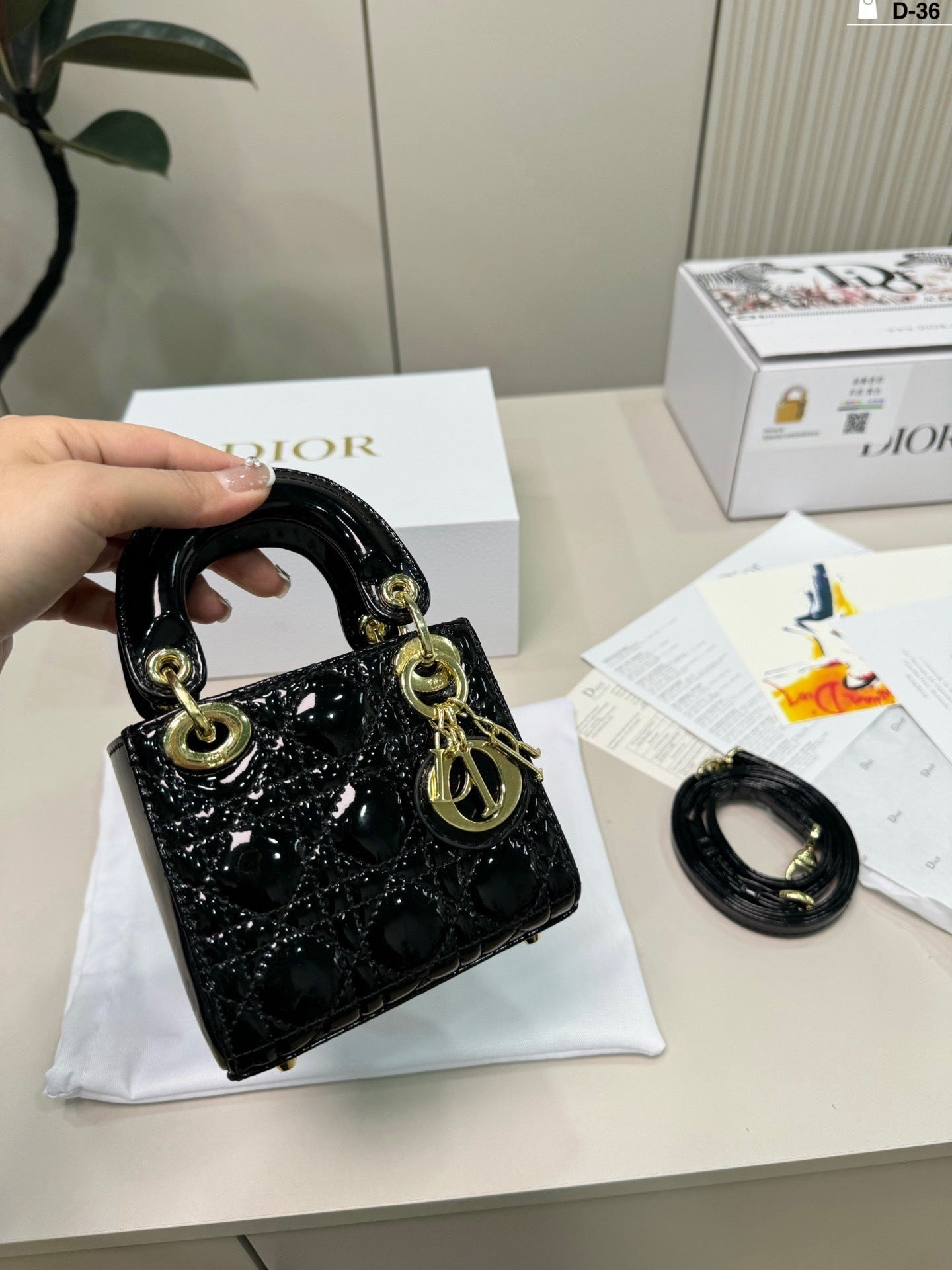 DIOR