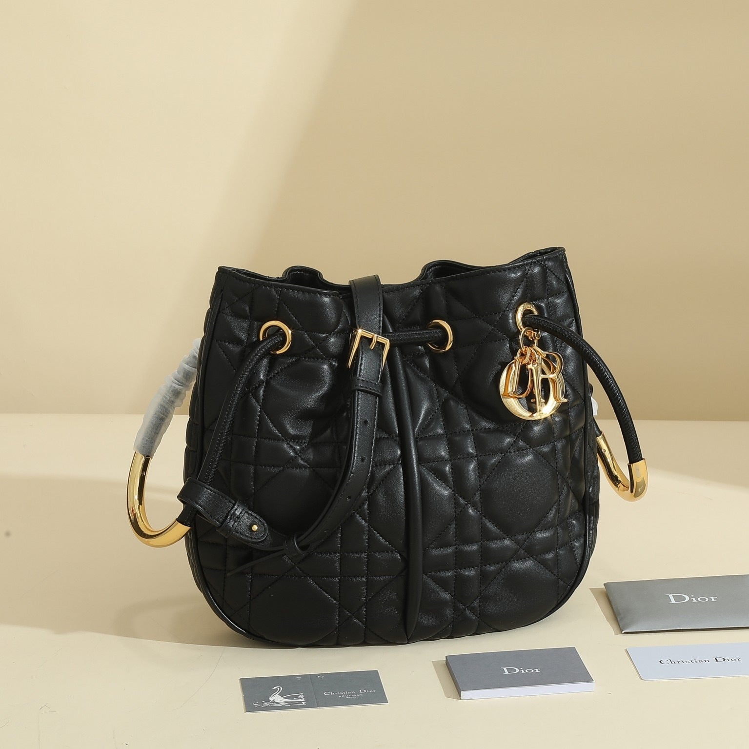 DIOR
