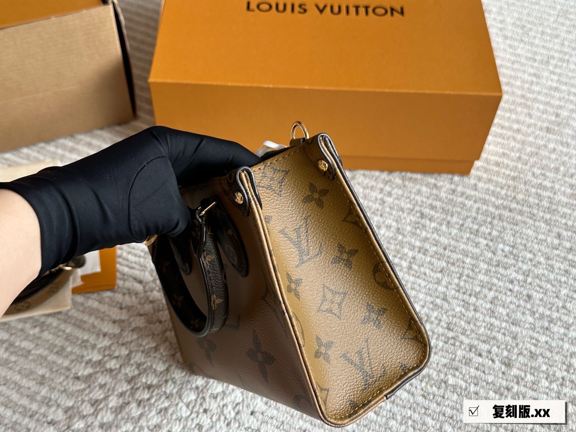 Louis Vuitton OnTheGo BB (Mini Tote)