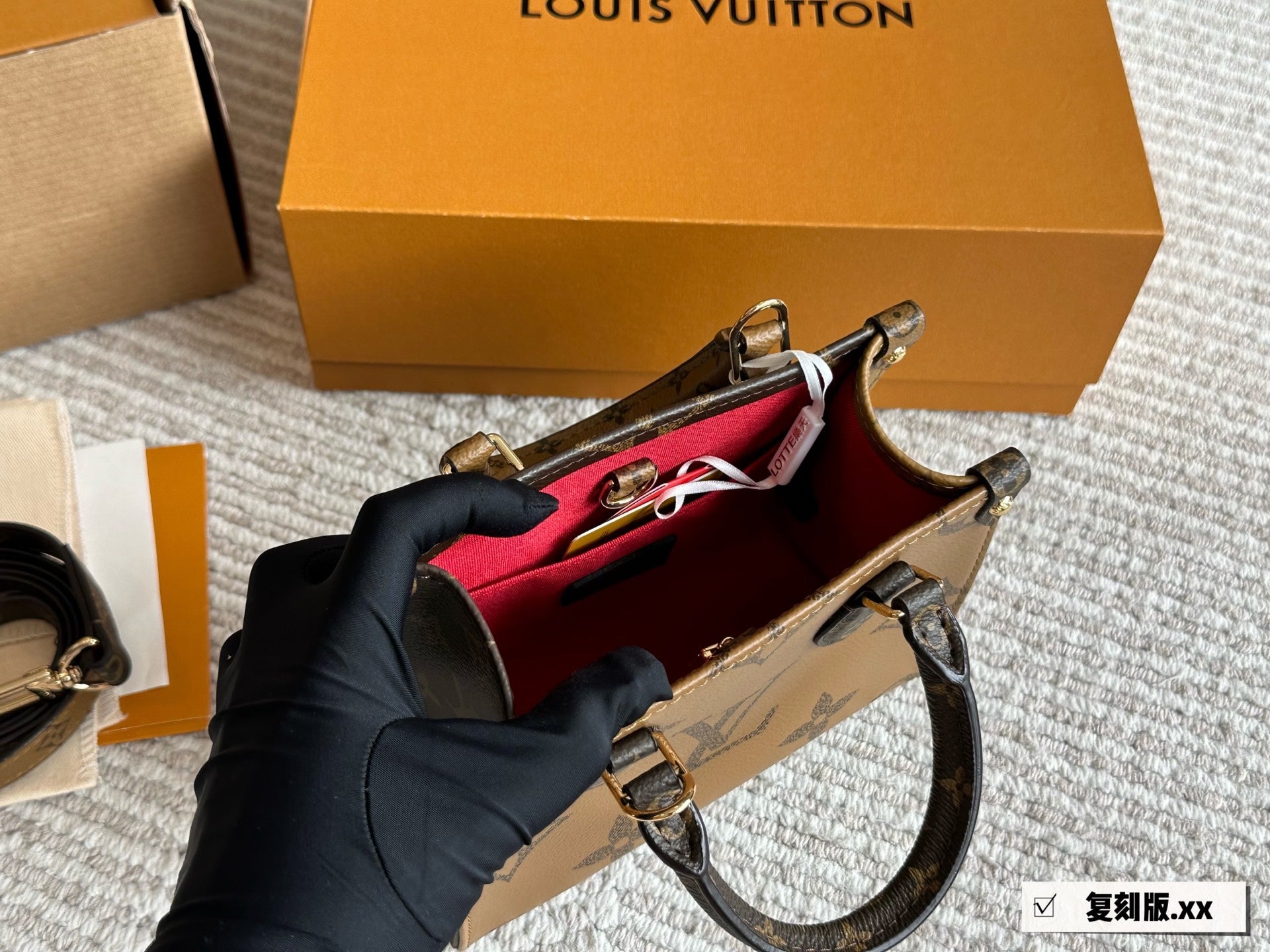 Louis Vuitton OnTheGo BB (Mini Tote)