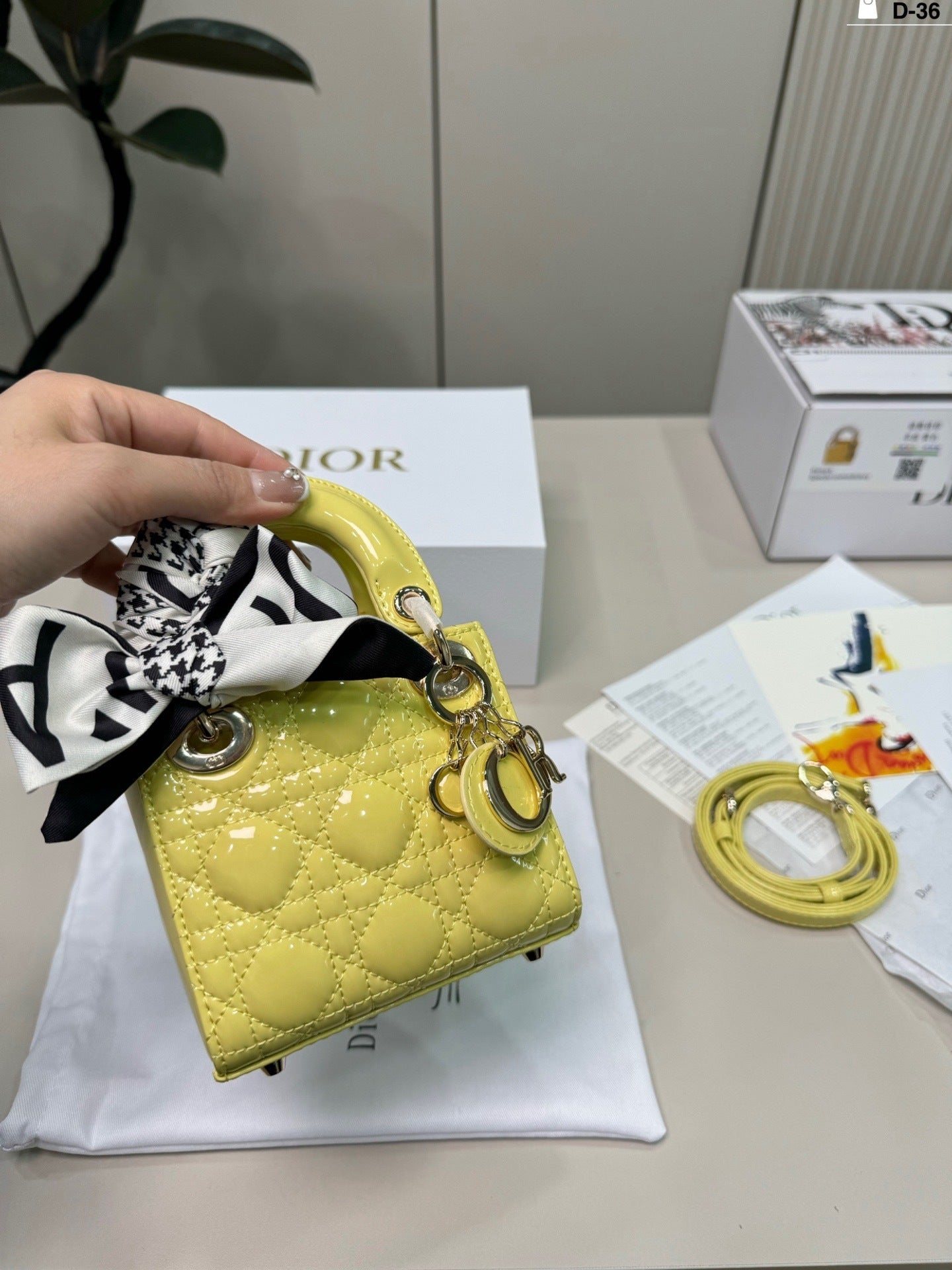 DIOR