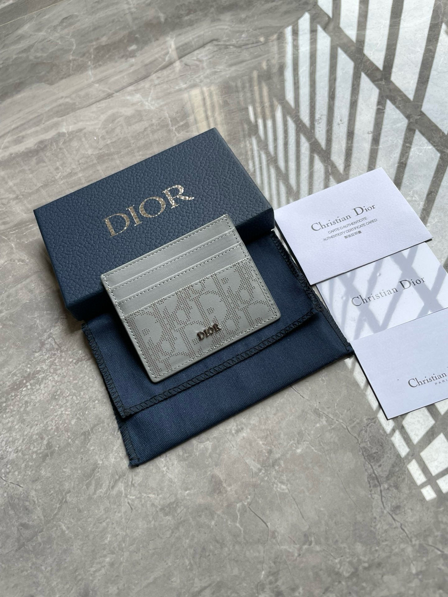 DIOR