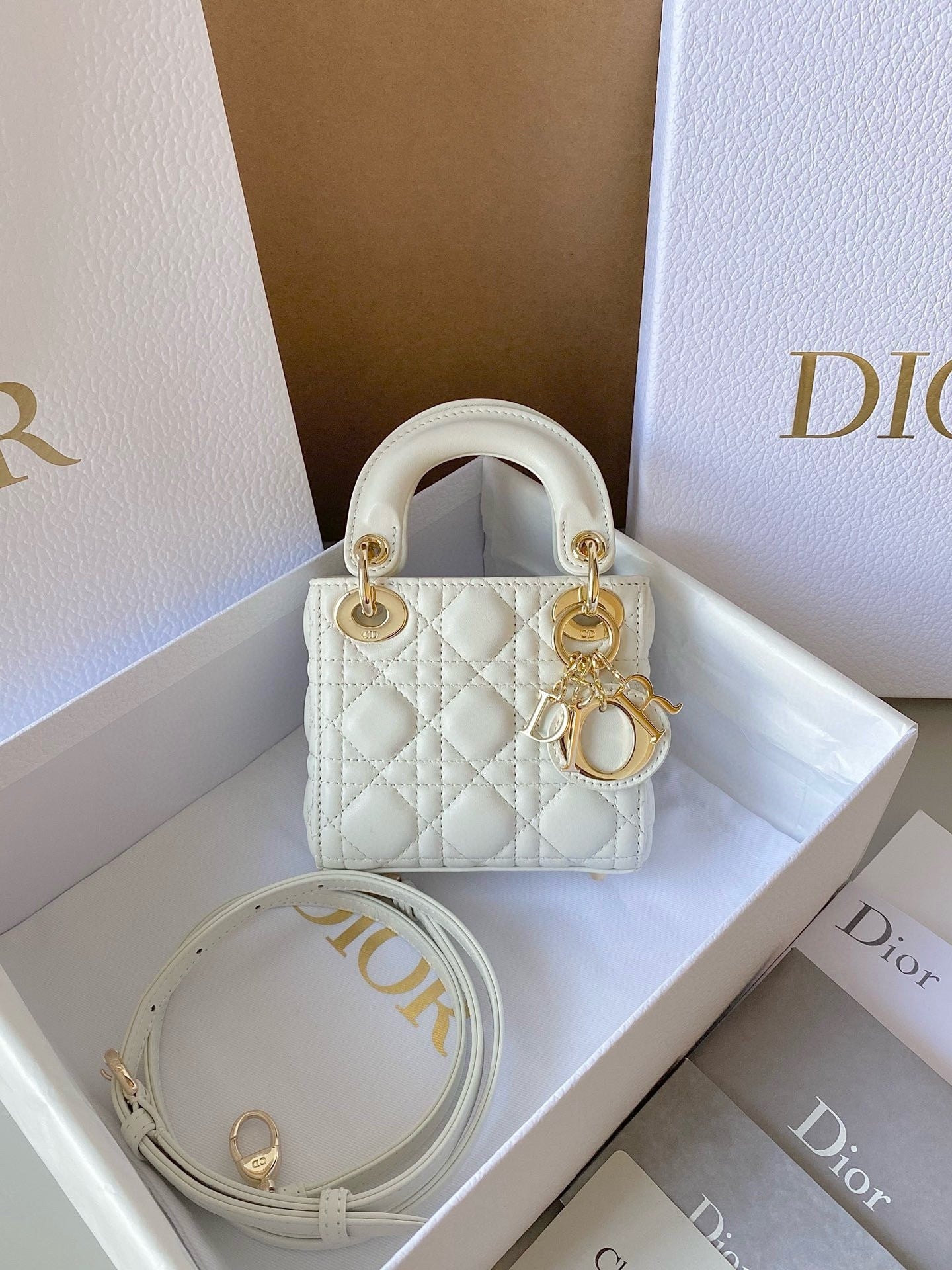 DIOR