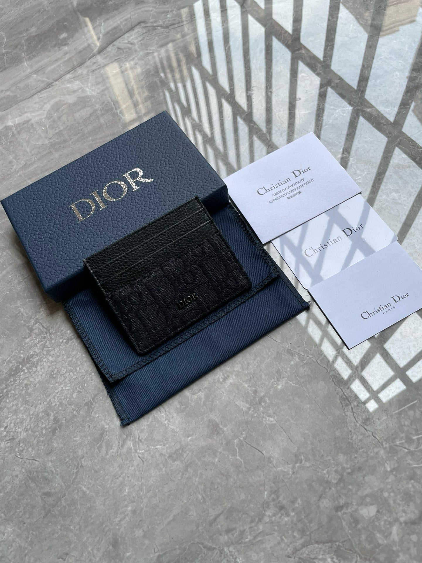 DIOR