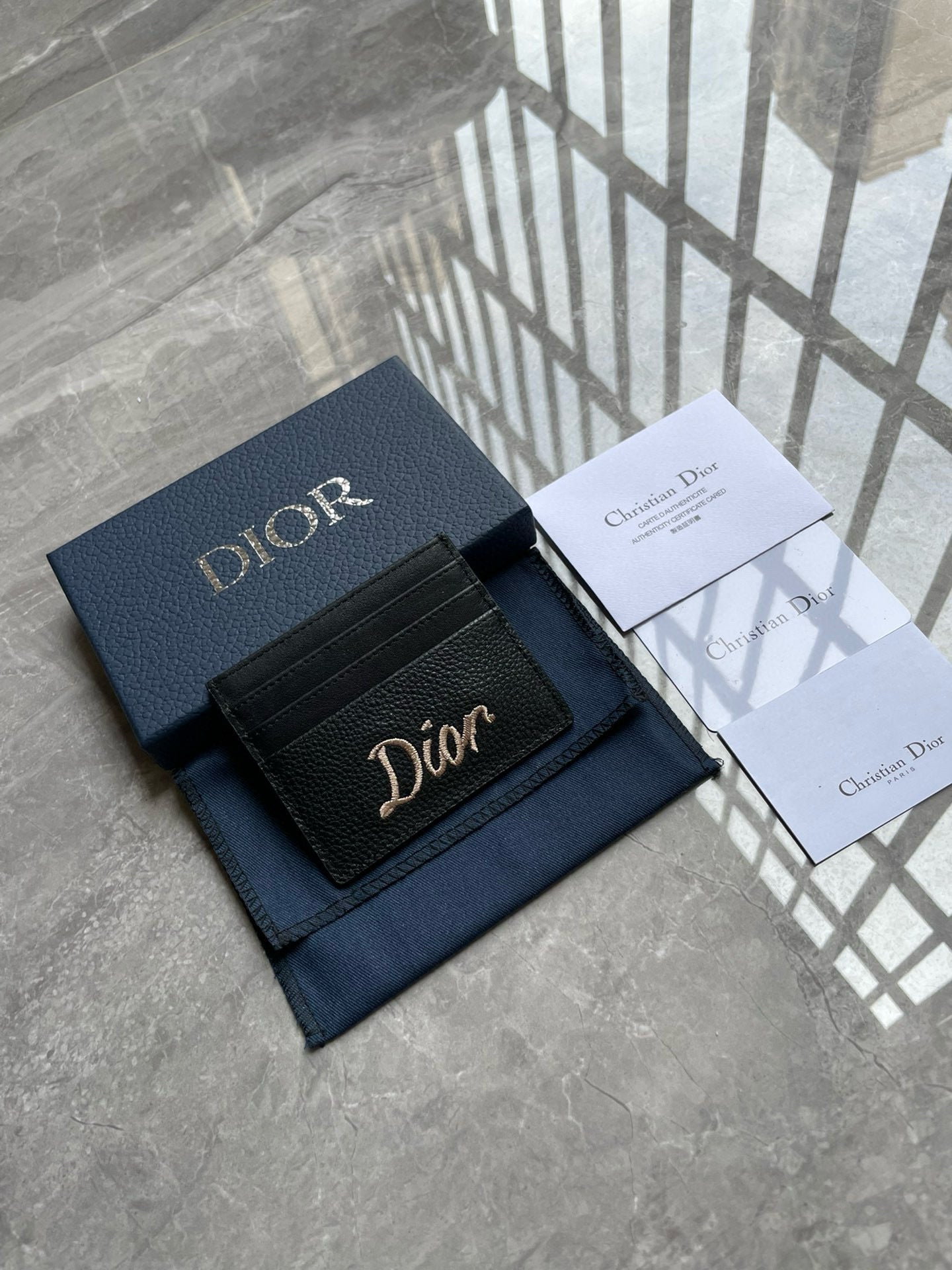 DIOR
