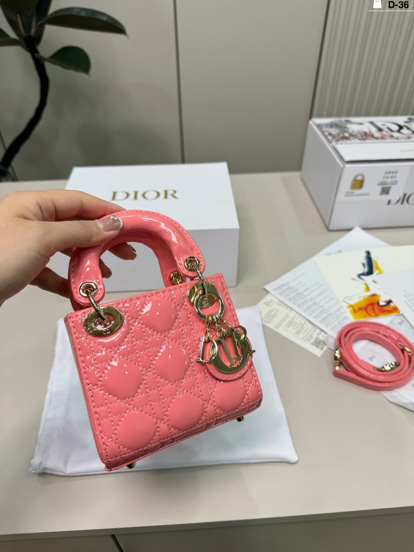 DIOR