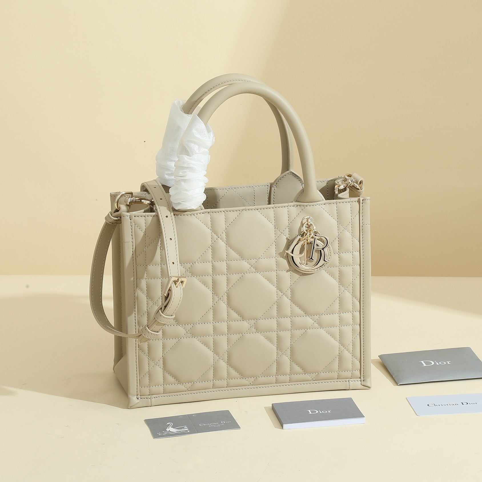 DIOR