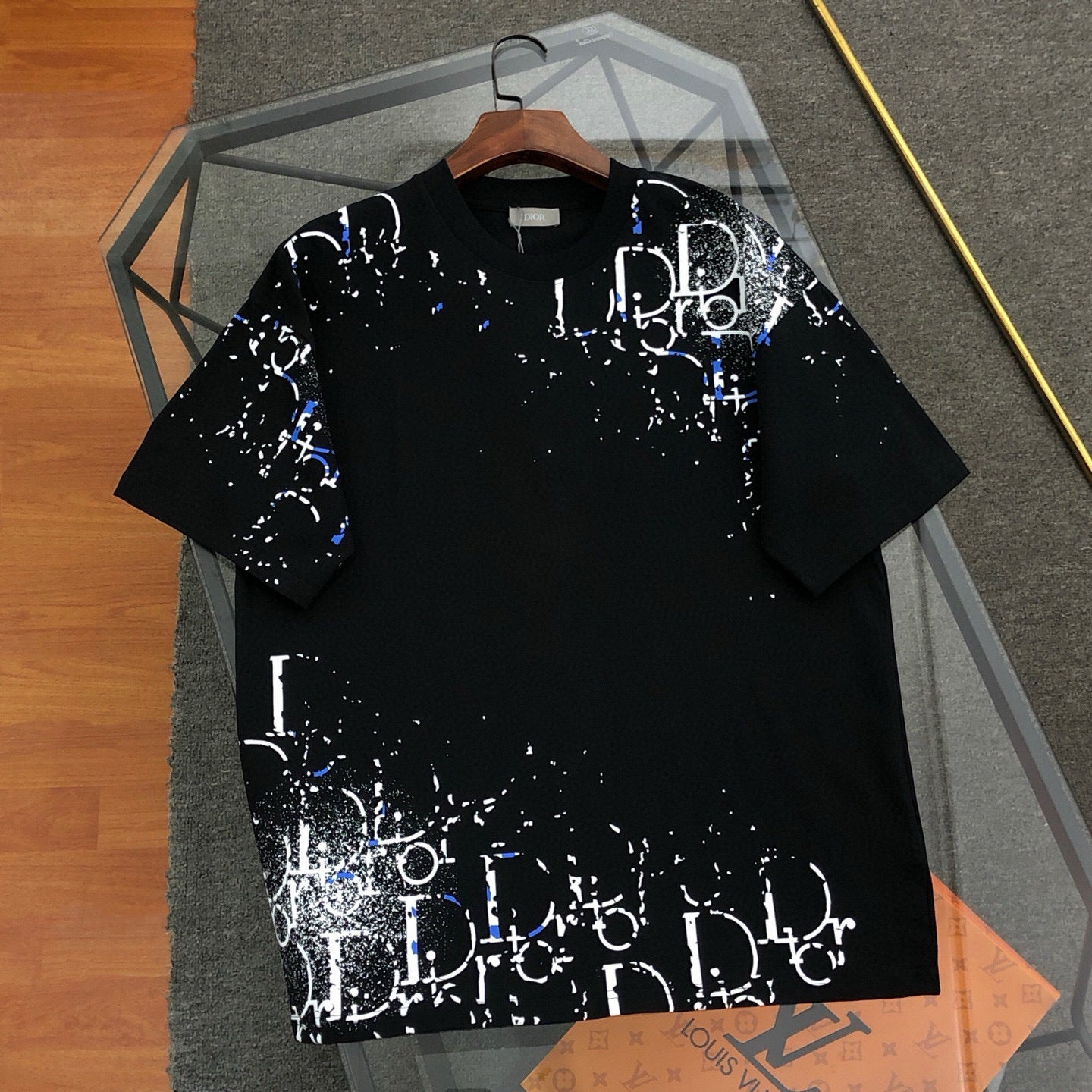 DIOR