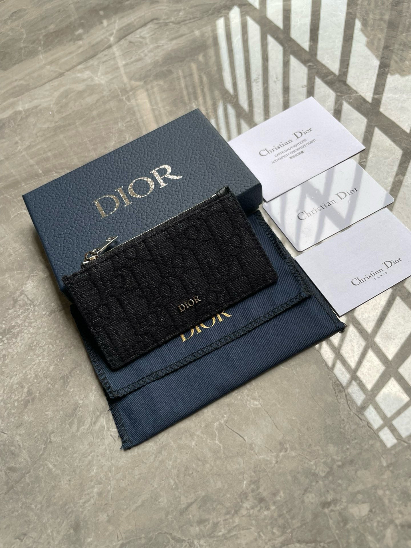 DIOR