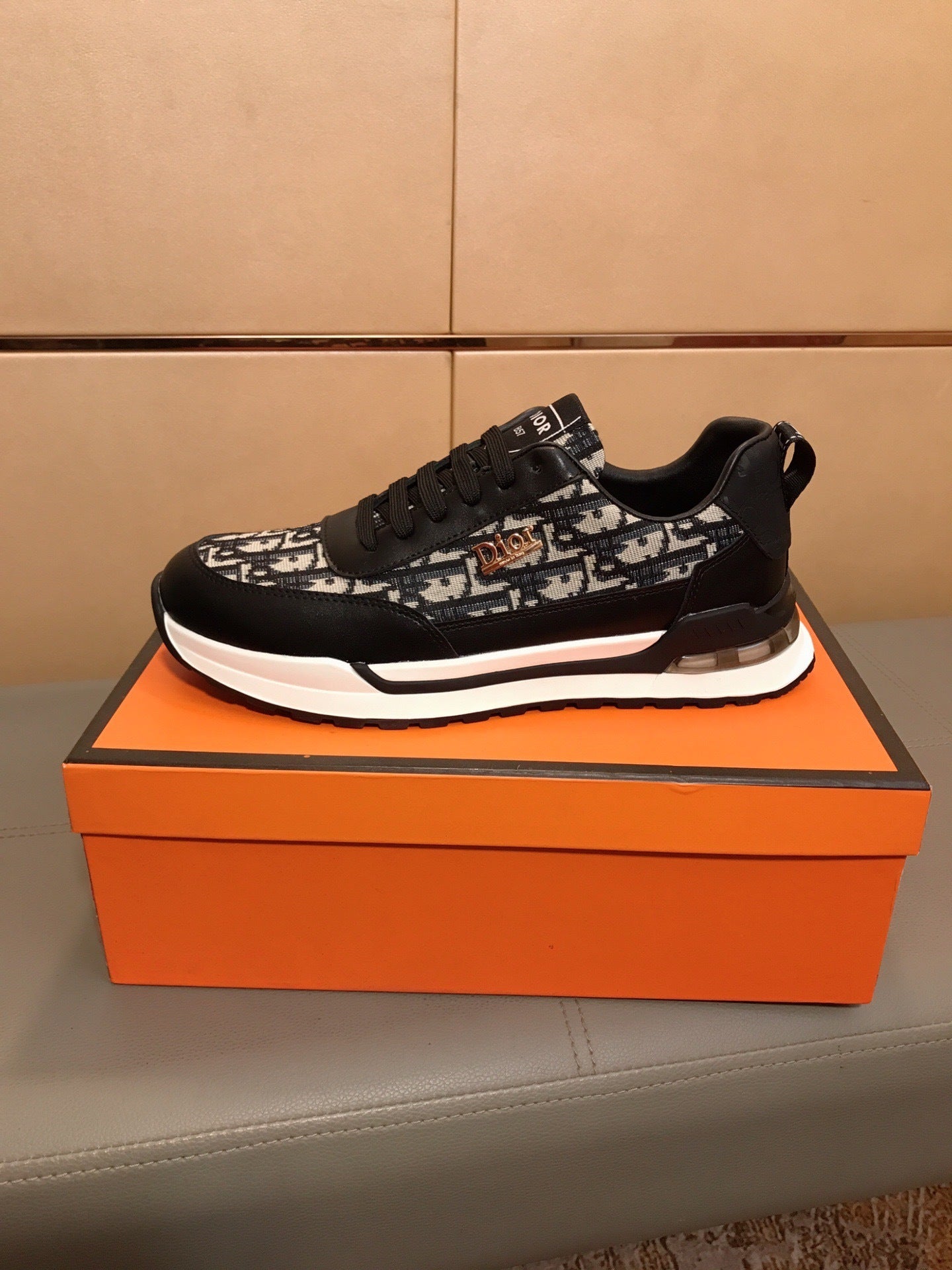 DIOR