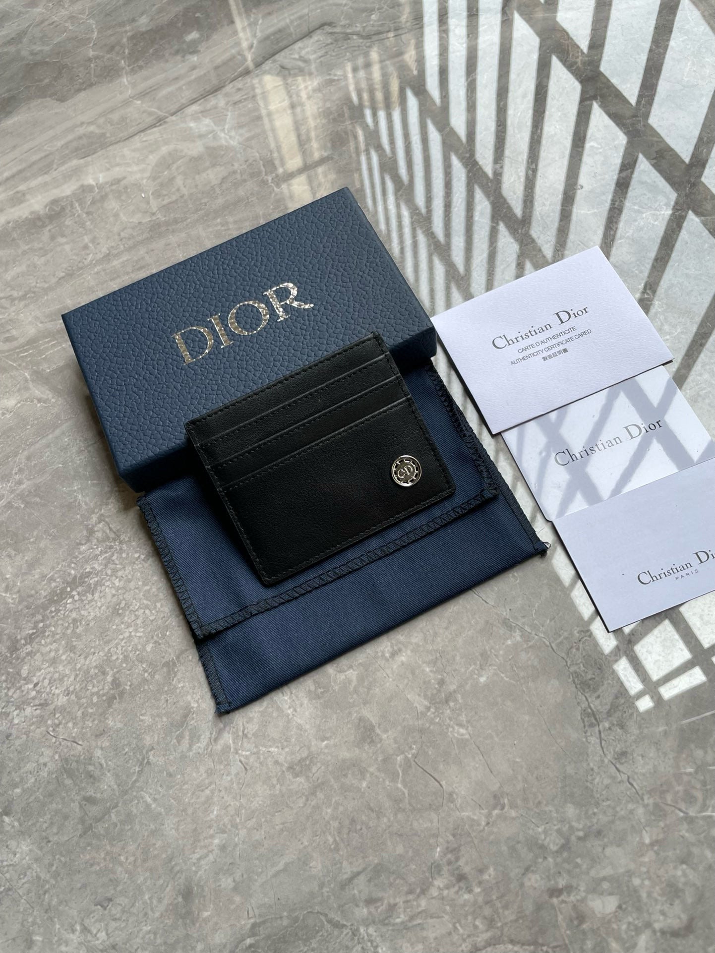 DIOR