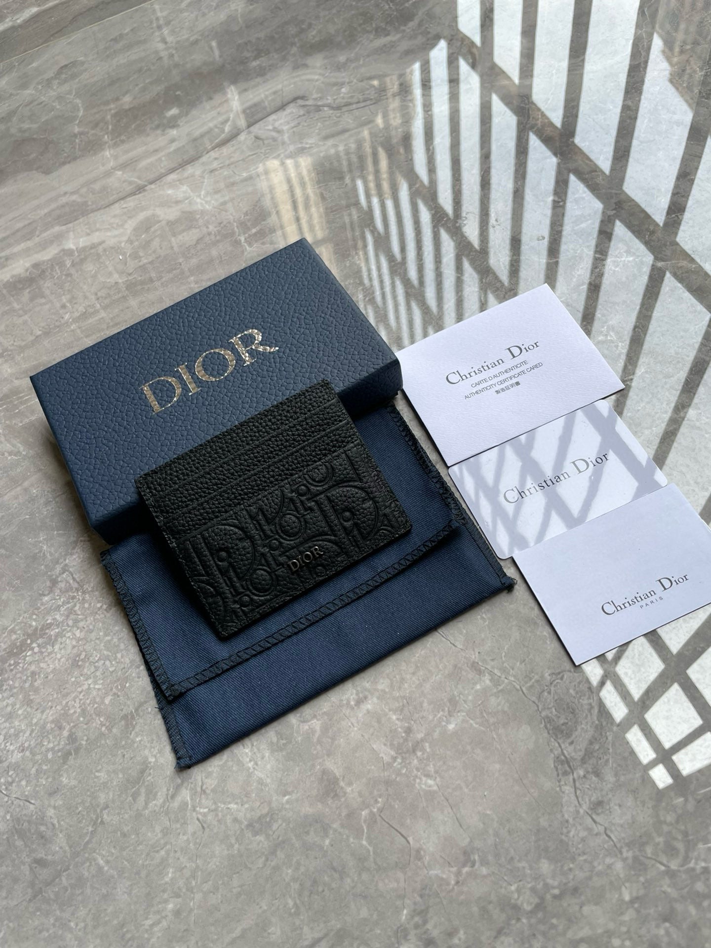 DIOR