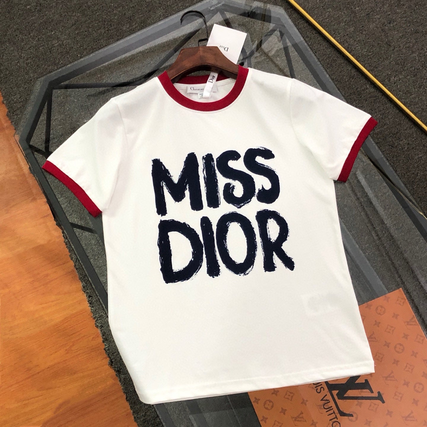 DIOR