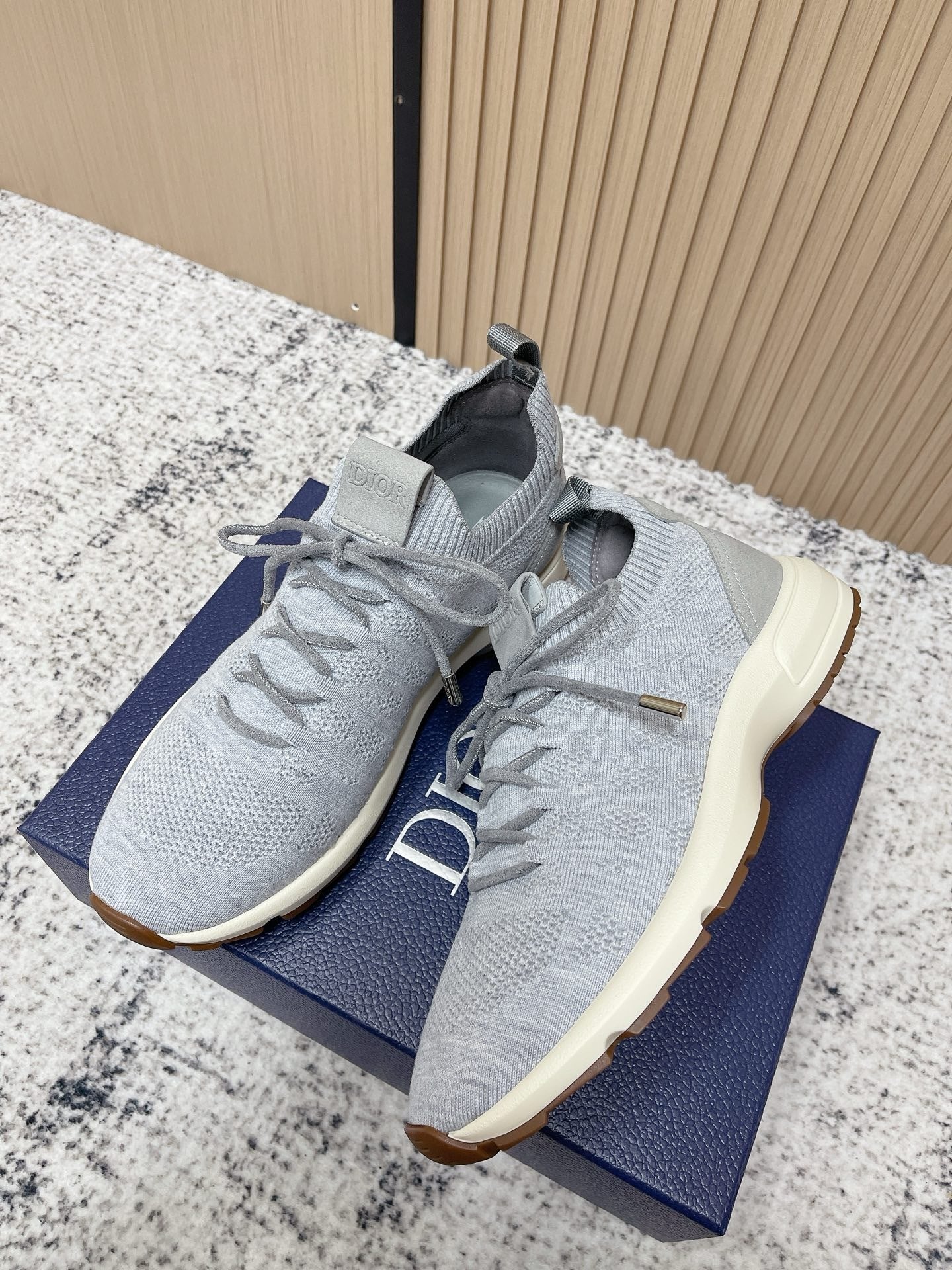 DIOR