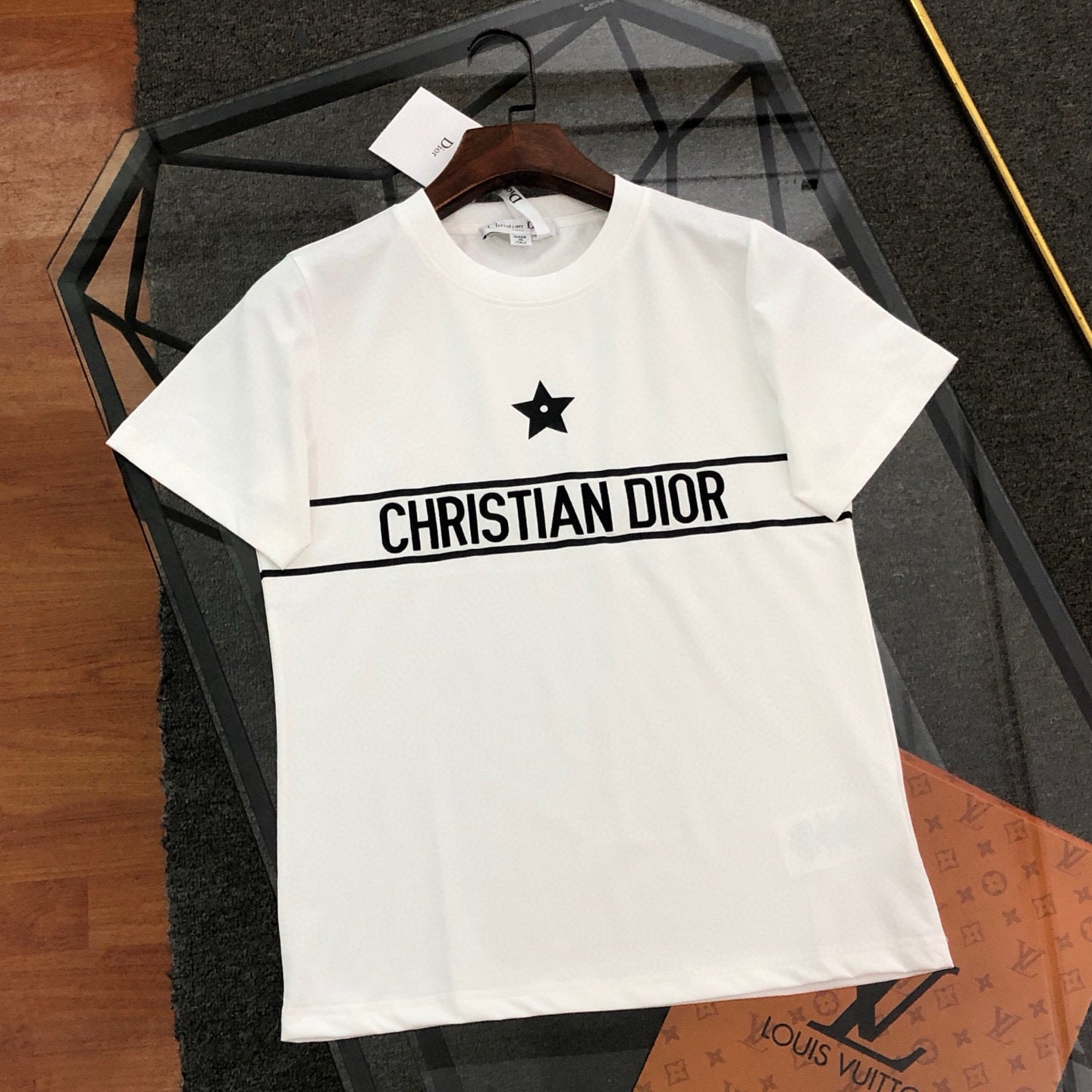 DIOR