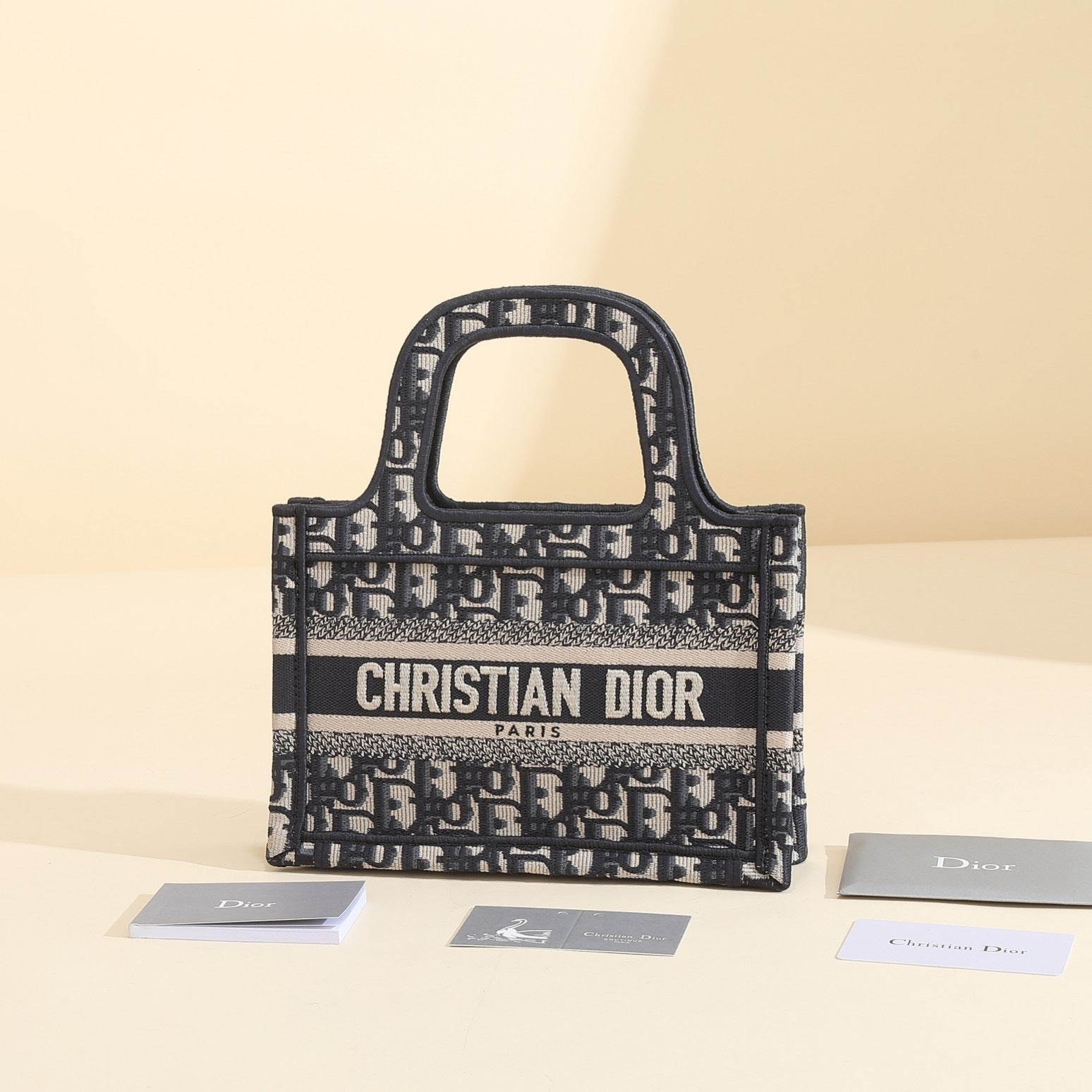 DIOR