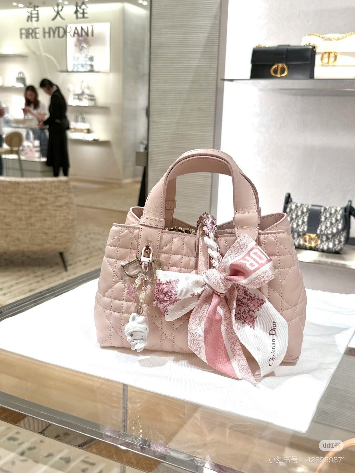DIOR