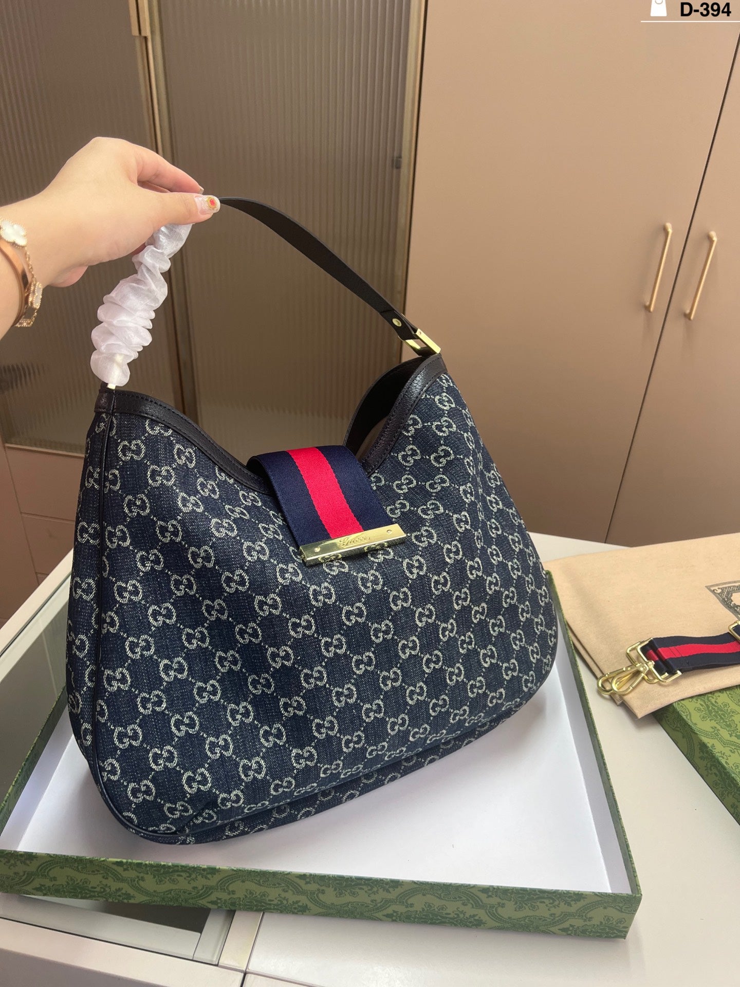 Gucci (multi color)