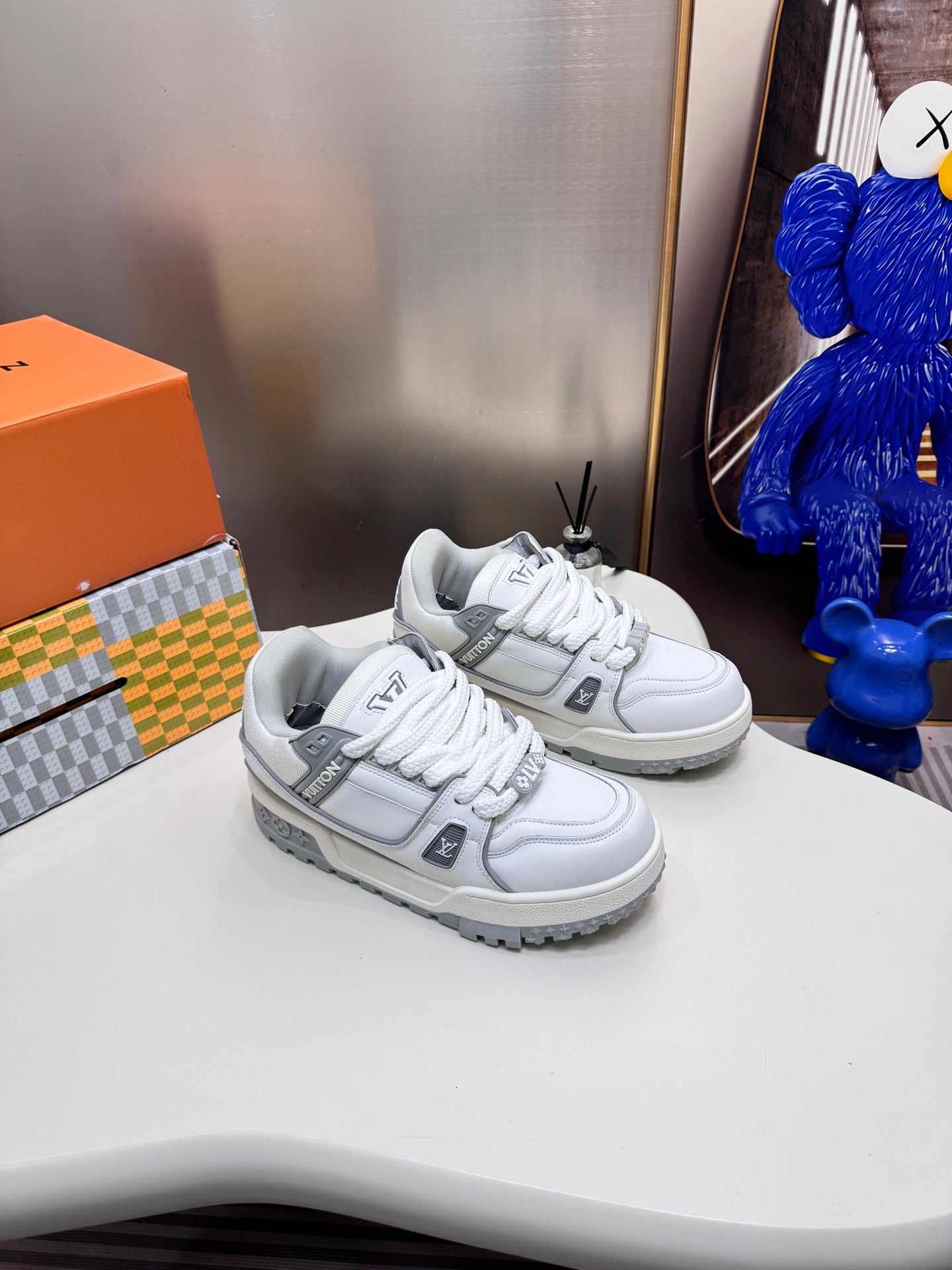 LV
