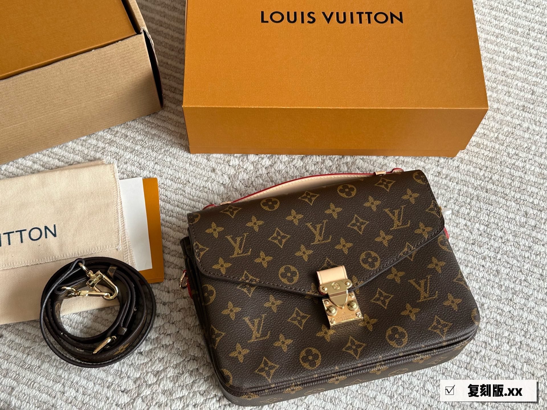 Louis Vuitton Pochette Métis